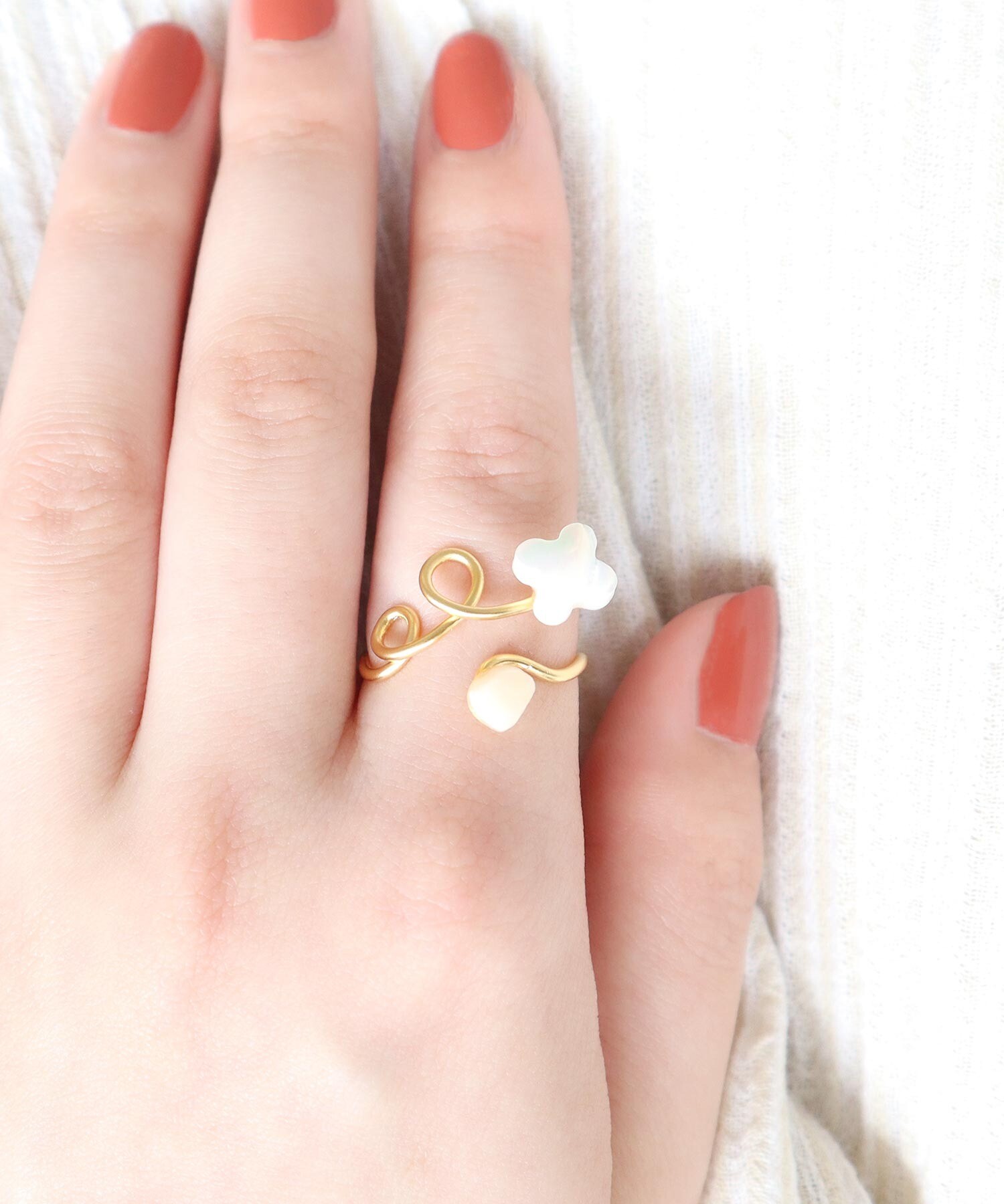 アクセサリー maru goraku AMBIDEX Store 〇くるくるまきつくお花リング (F ゴールド): l