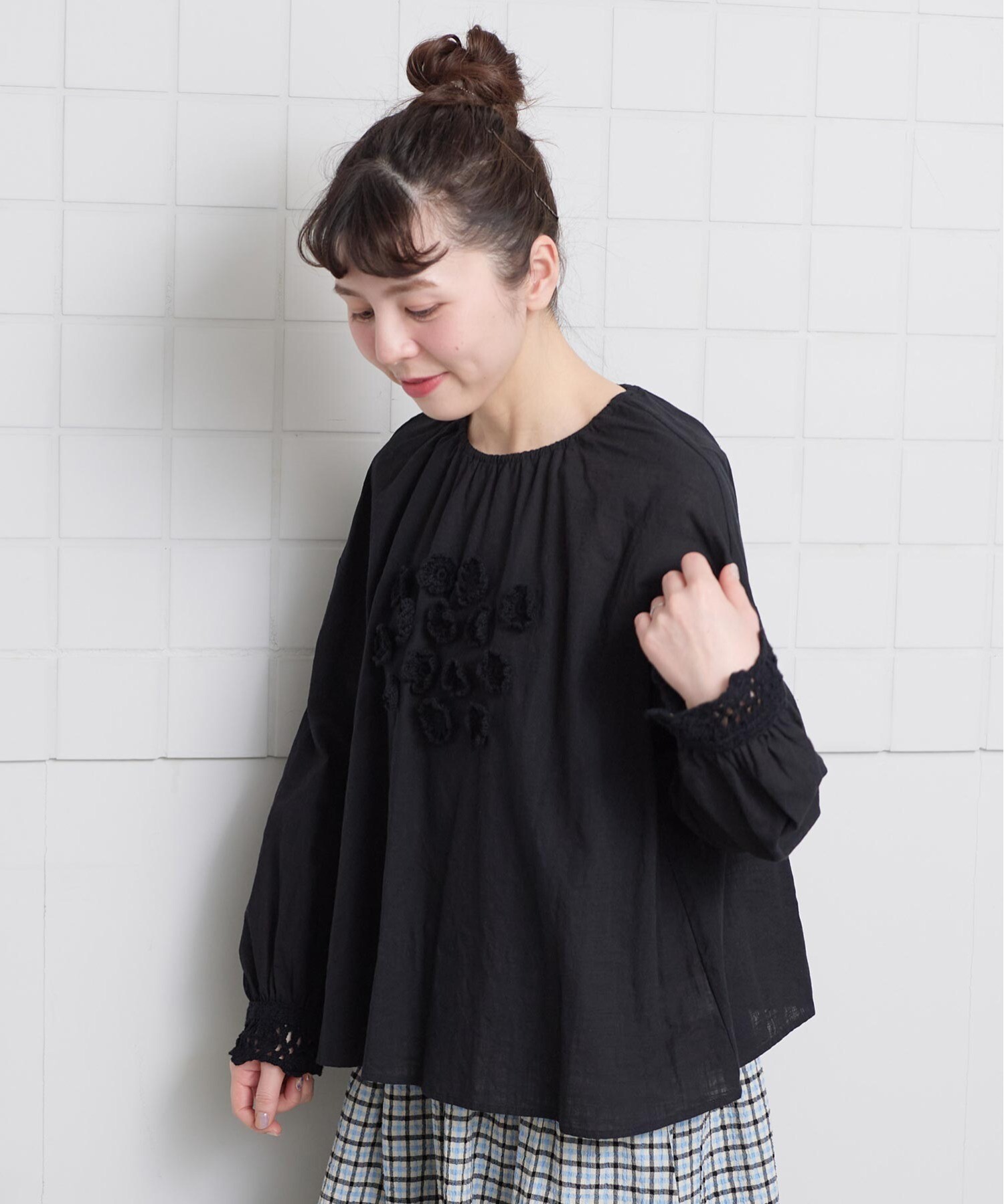 AMBIDEX Store handcraft かぎ針お花のついたTブラウス(F シロ): l