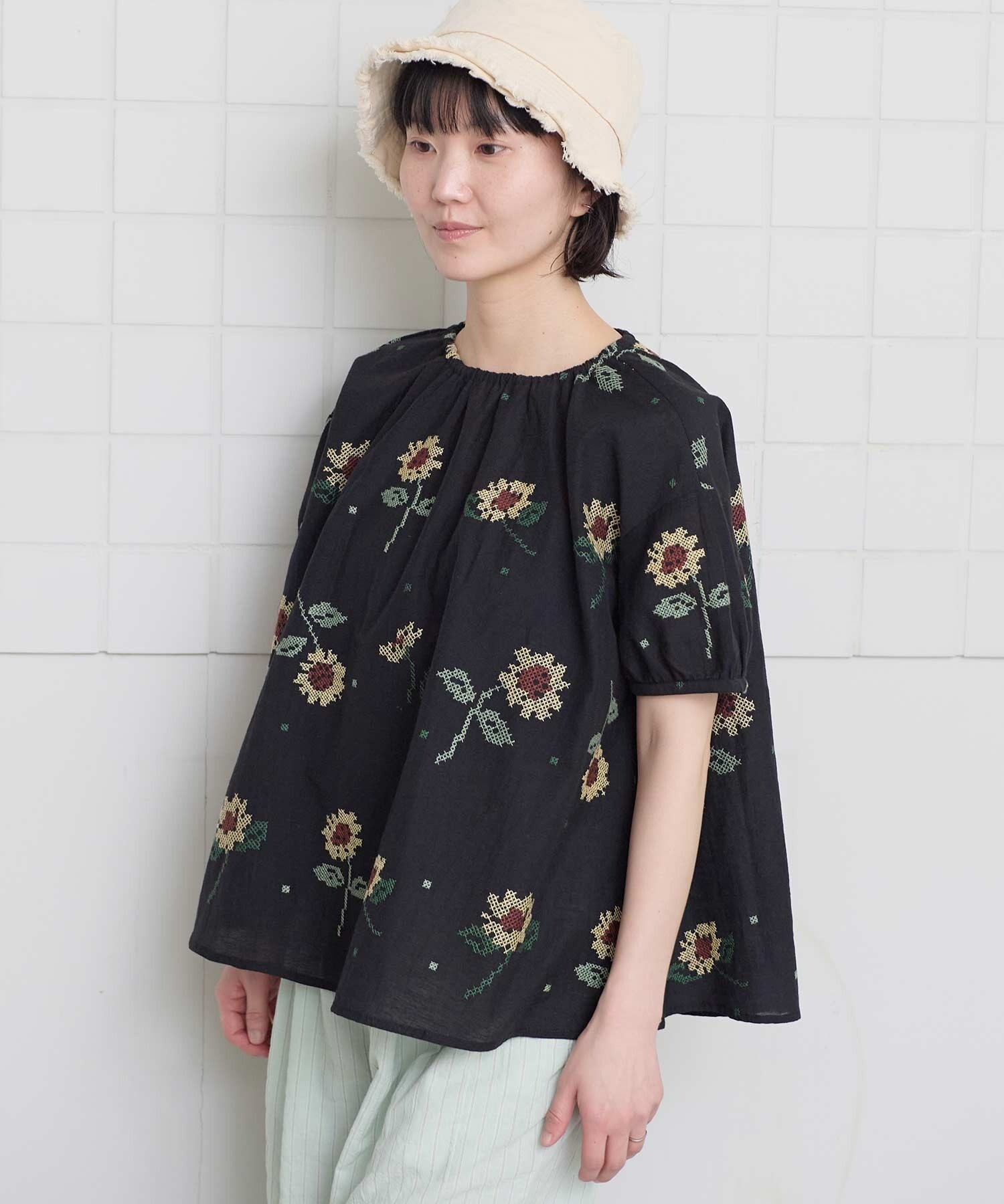 AMBIDEX Store 【予約販売】クロスステッチ ひまわり刺繍ブラウス(F
