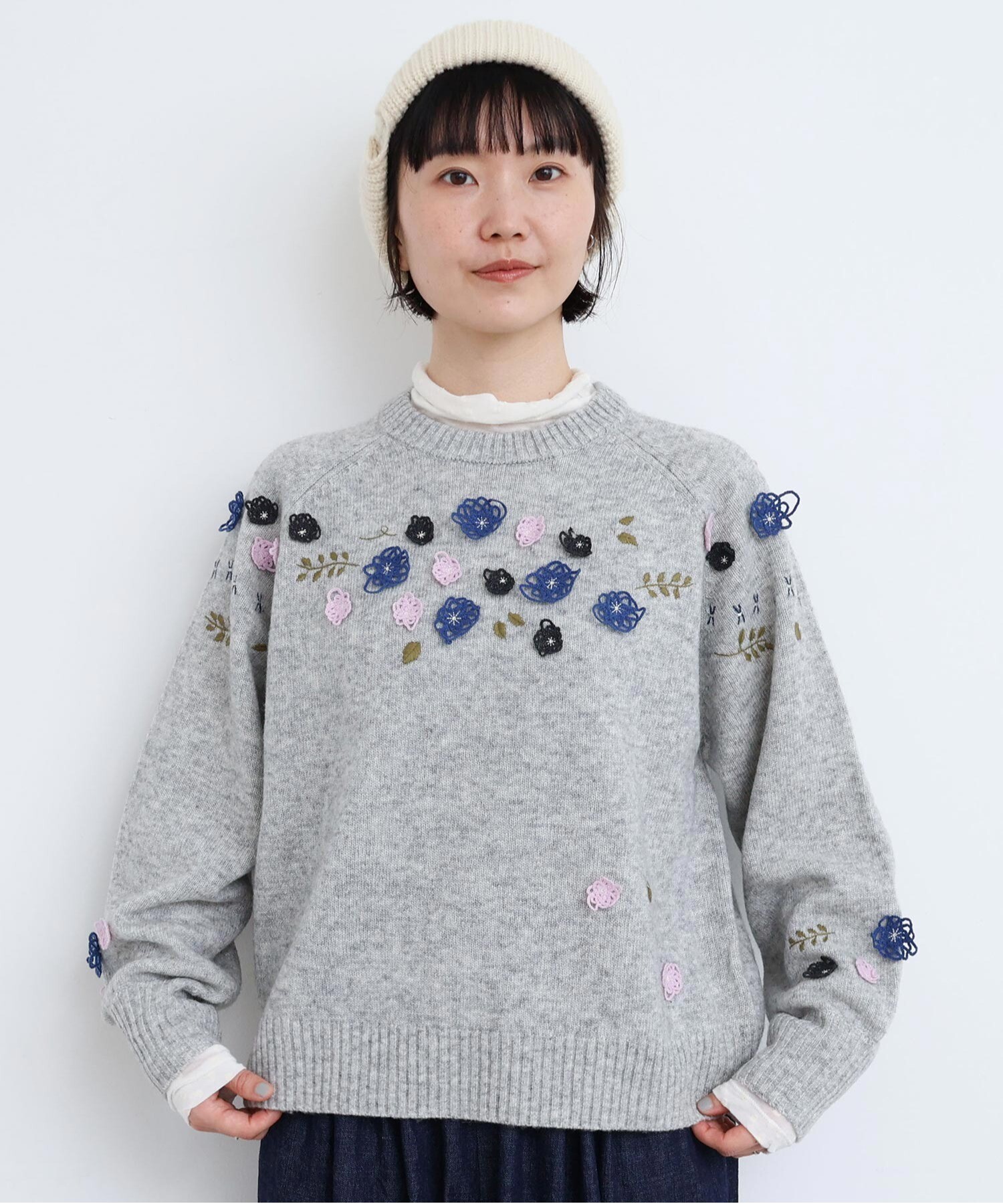 AMBIDEX Store くるくるお花の 求心みたいなニットプルオーバー(F