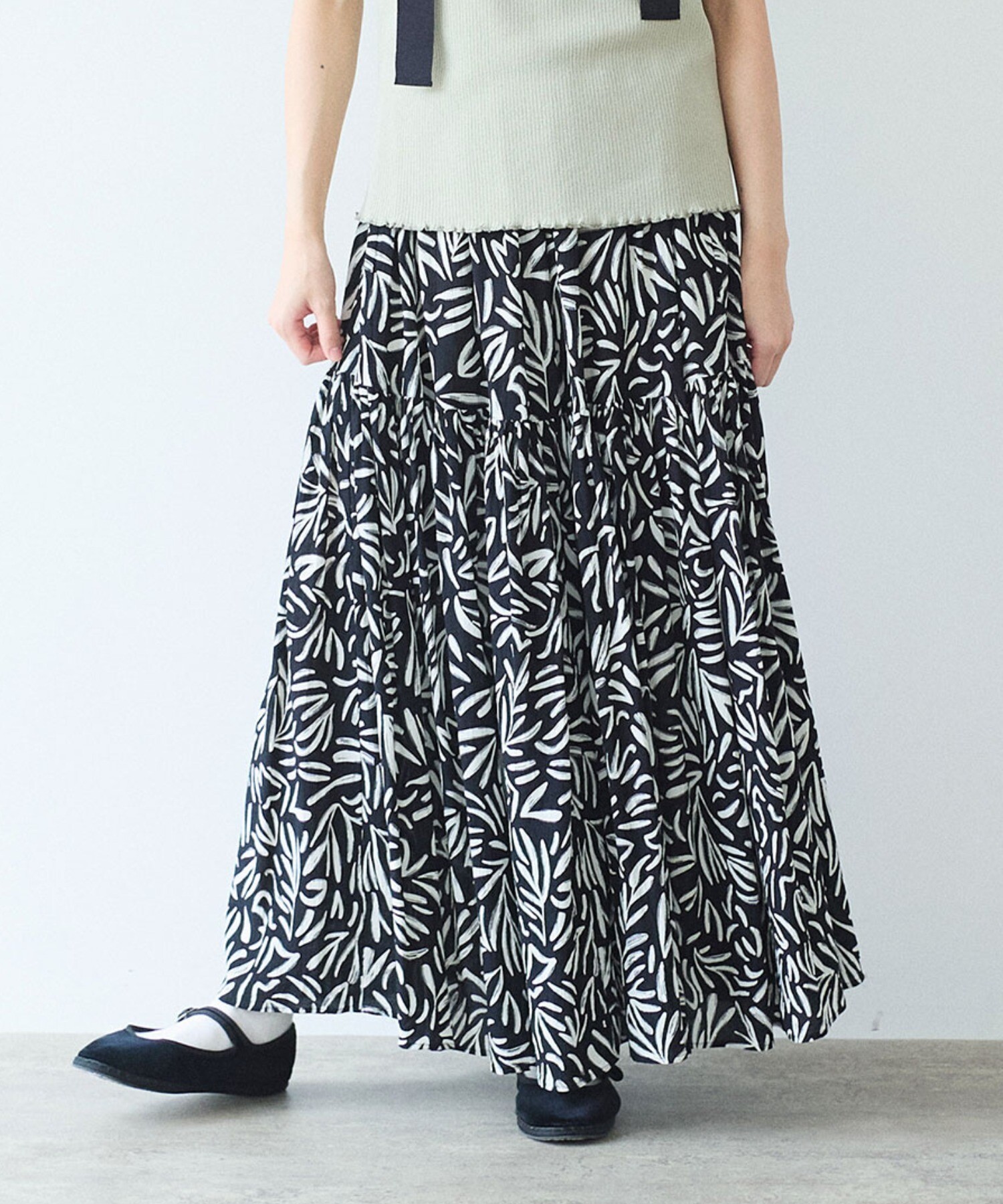 HYEON ジャガードスカートtsubutsubu 黒 × 白 AMBIDEX Store Rayon/Cupra/cotton print tiered スカート(F dot): yuni