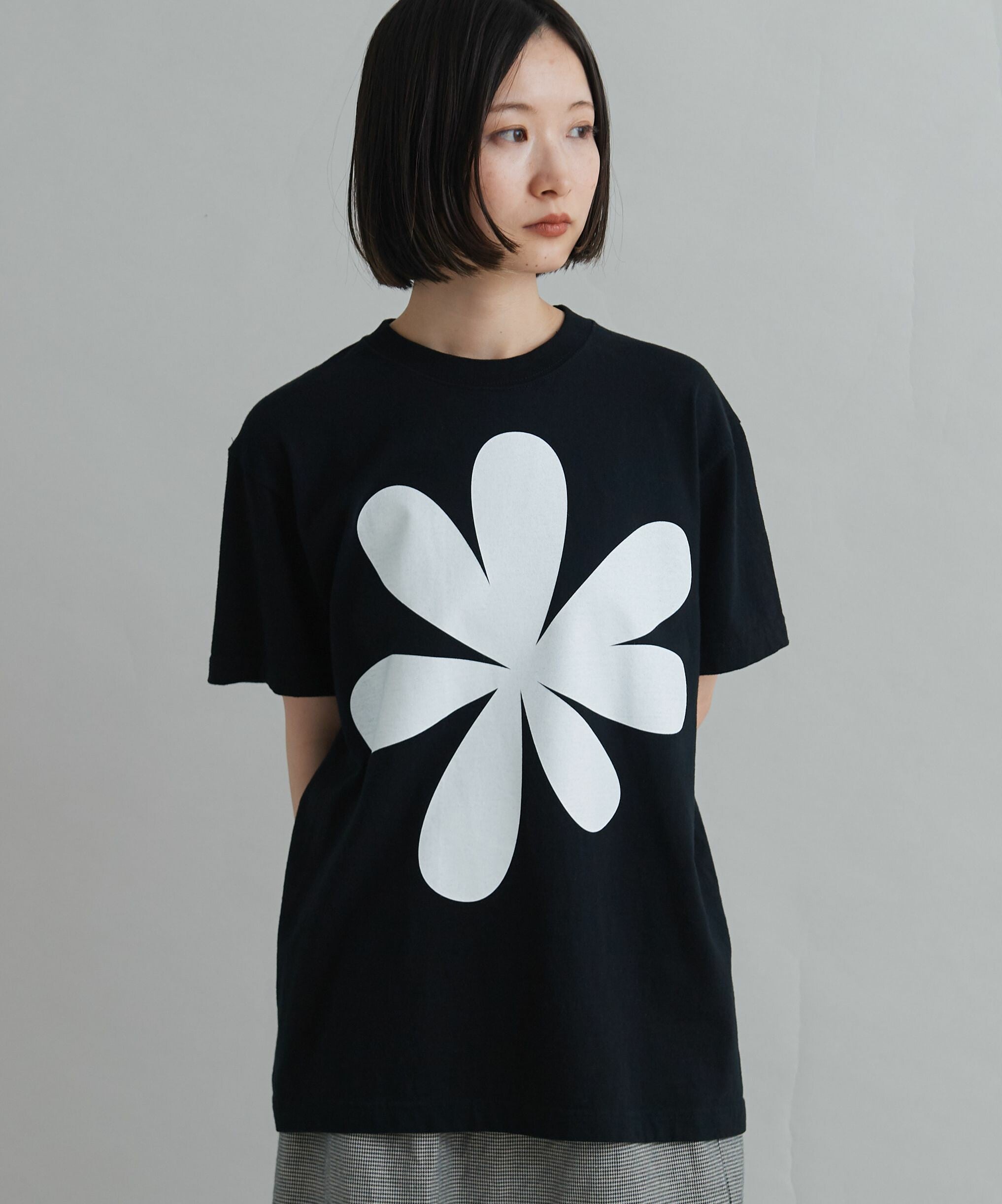 AMBIDEX Store 〇セミコーマ天竺 BIG FLOWER プリントTシャツ(F クロ): iki