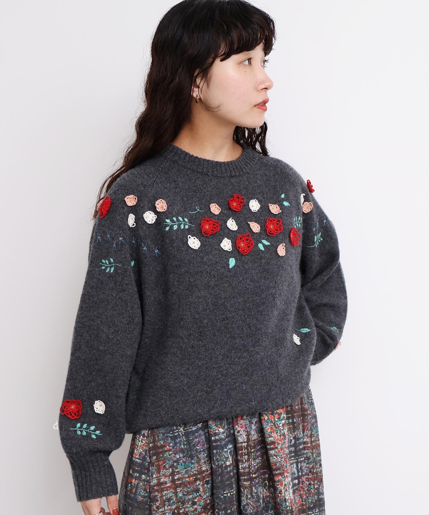 AMBIDEX Store くるくるお花の 求心みたいなニットプルオーバー(F