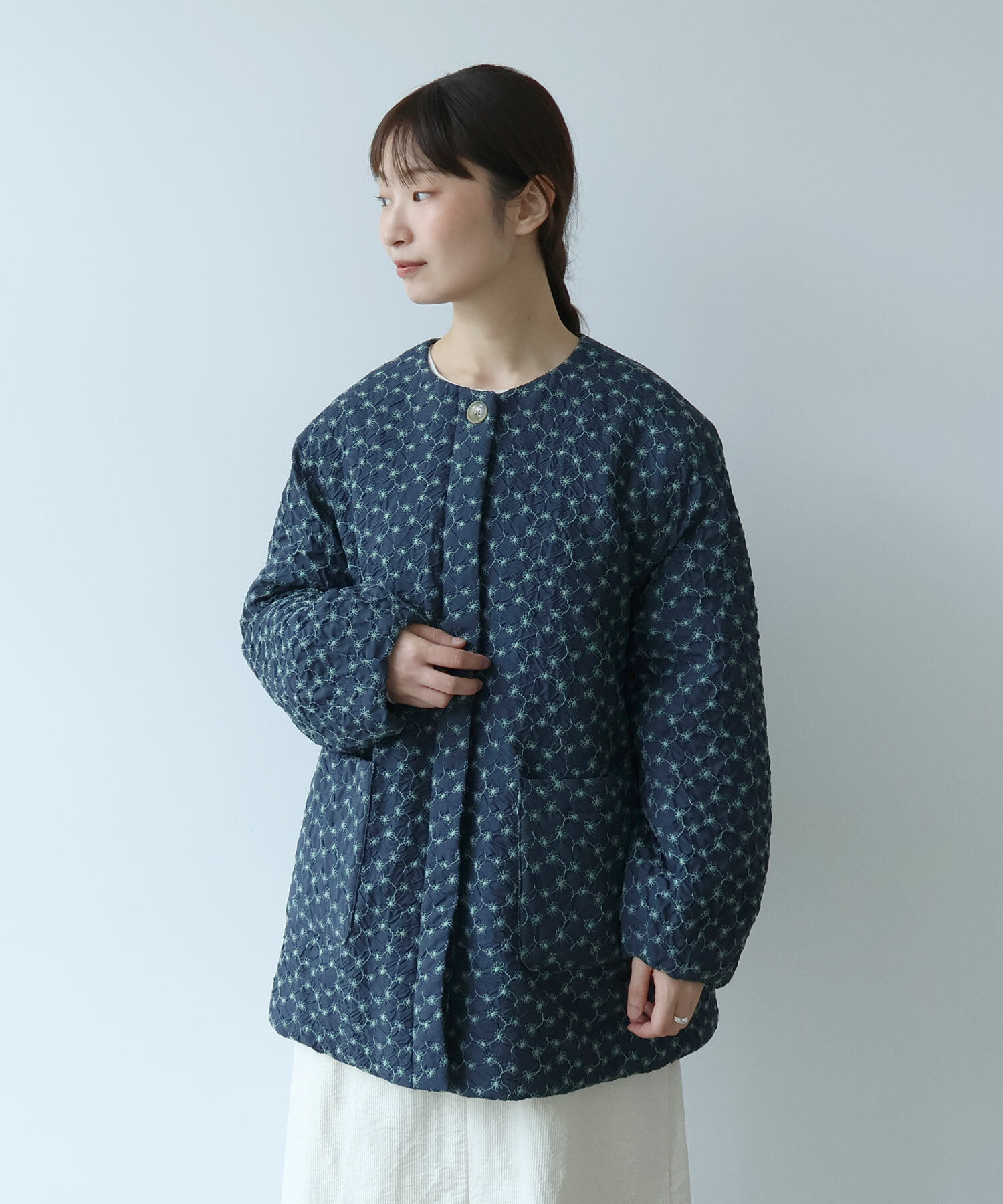 AMBIDEX Store 〇 evodown はな刺繍 ノーカラーコート(F コン): bulle