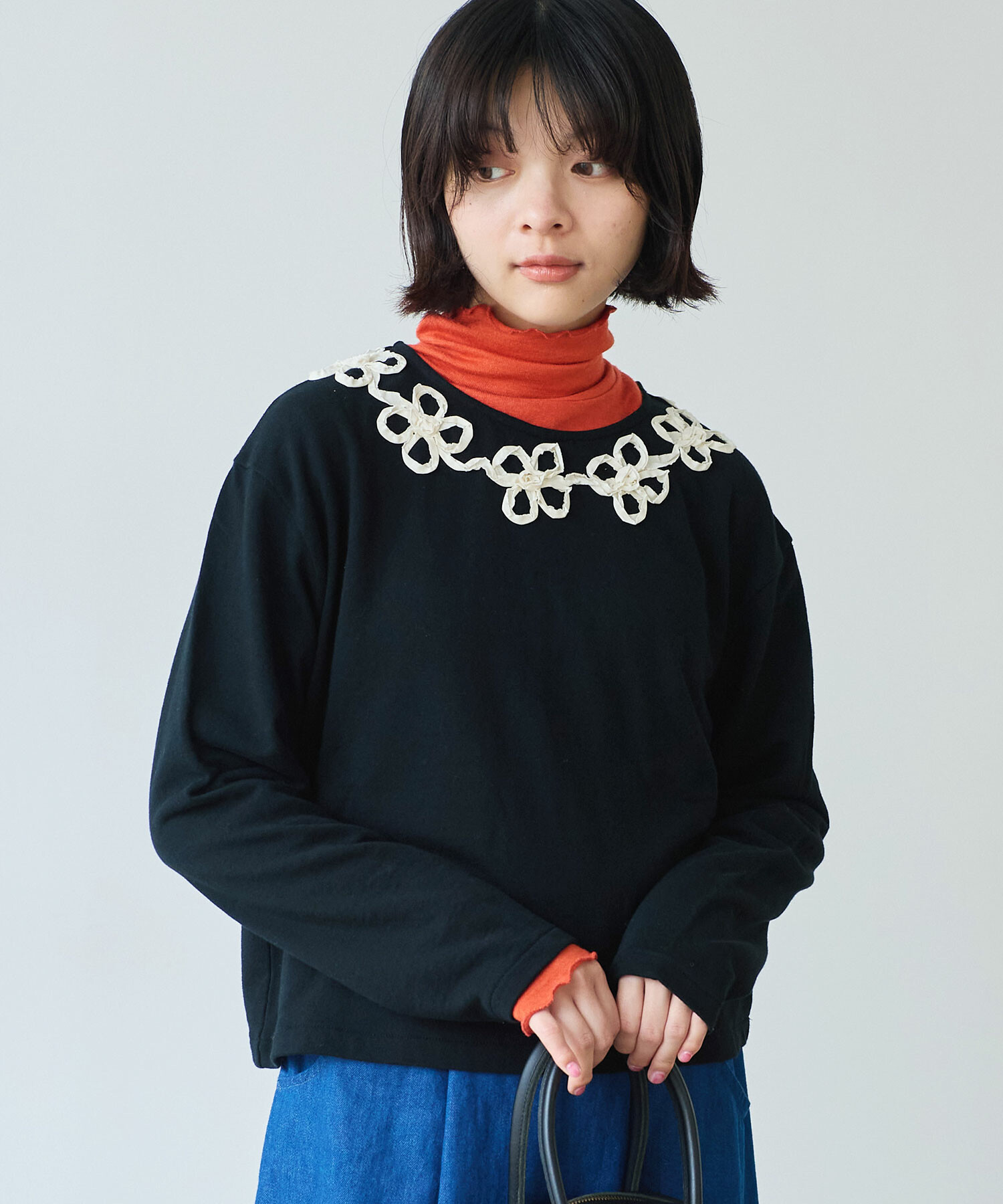 AMBIDEX Store 〇 くるくるはなテープ刺繍 プルオーバー(F クロ