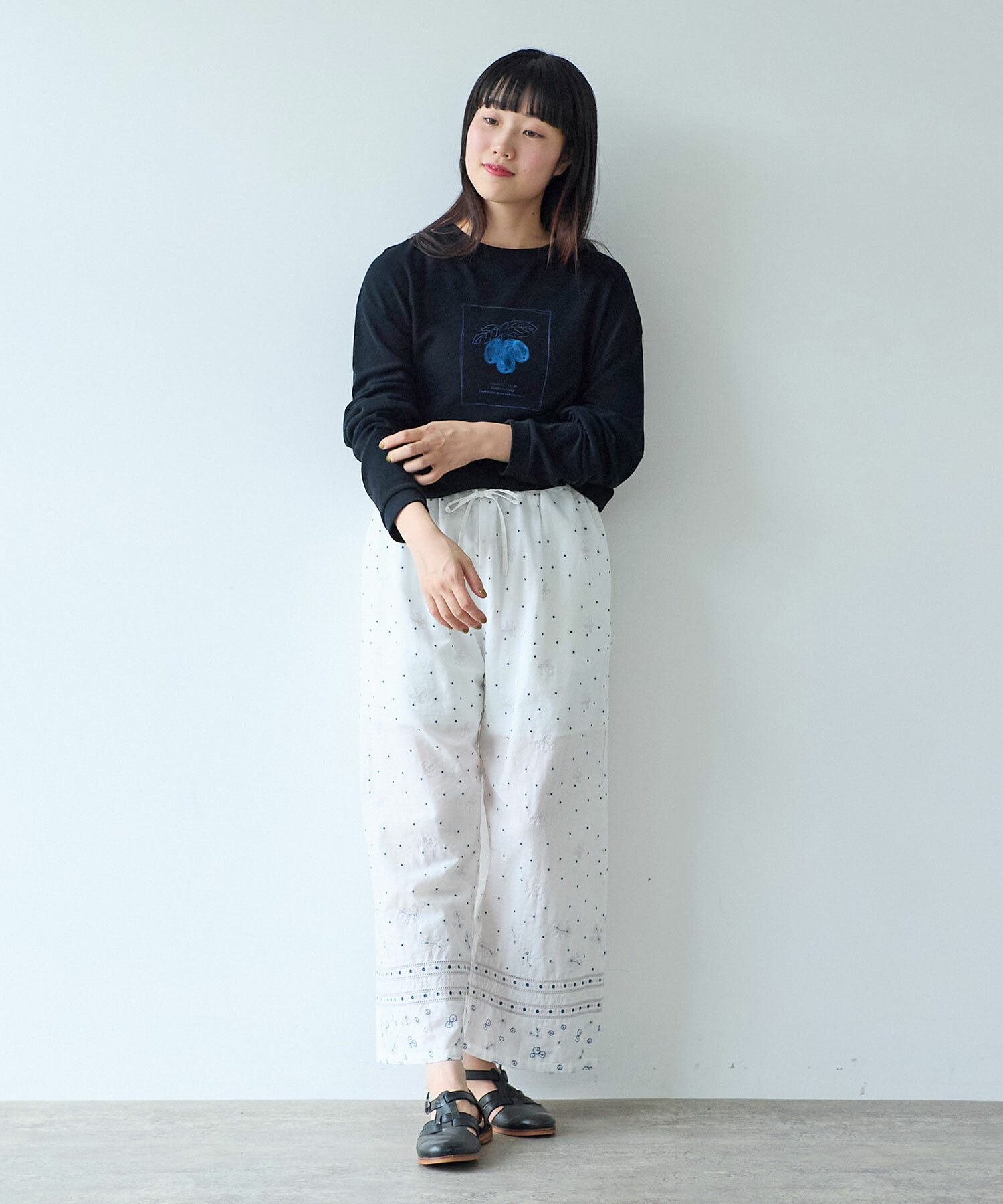 AMBIDEX Store ○ びわ刺繍 パンツ(F シロ): bulle de savon