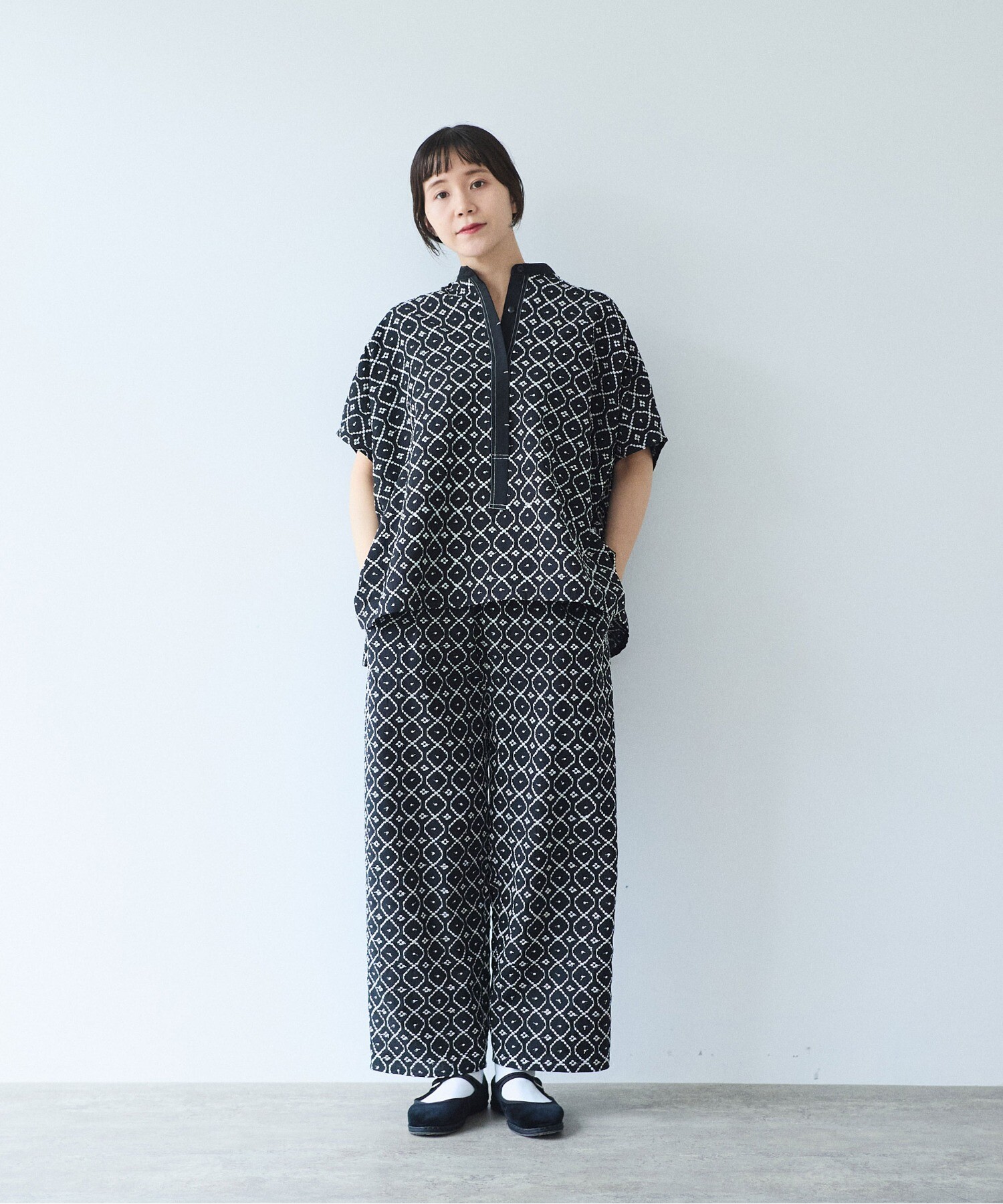AMBIDEX Store 単色刺繍 squareブラウス (F クロ): yuni