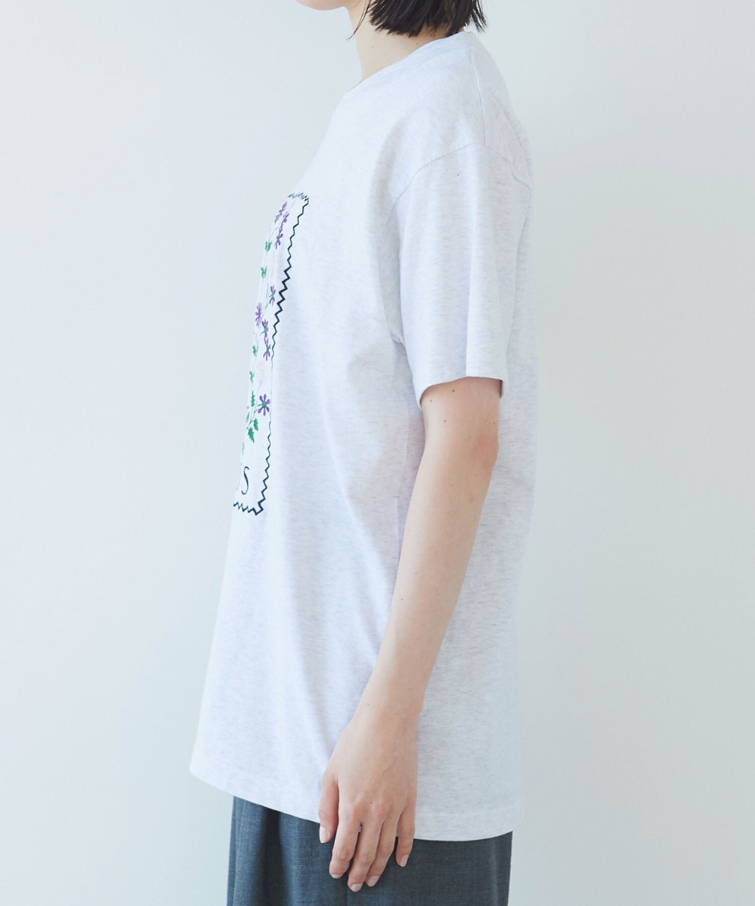 AMBIDEX Store ○souvenir embroidery Tシャツ(F グレー): yuni