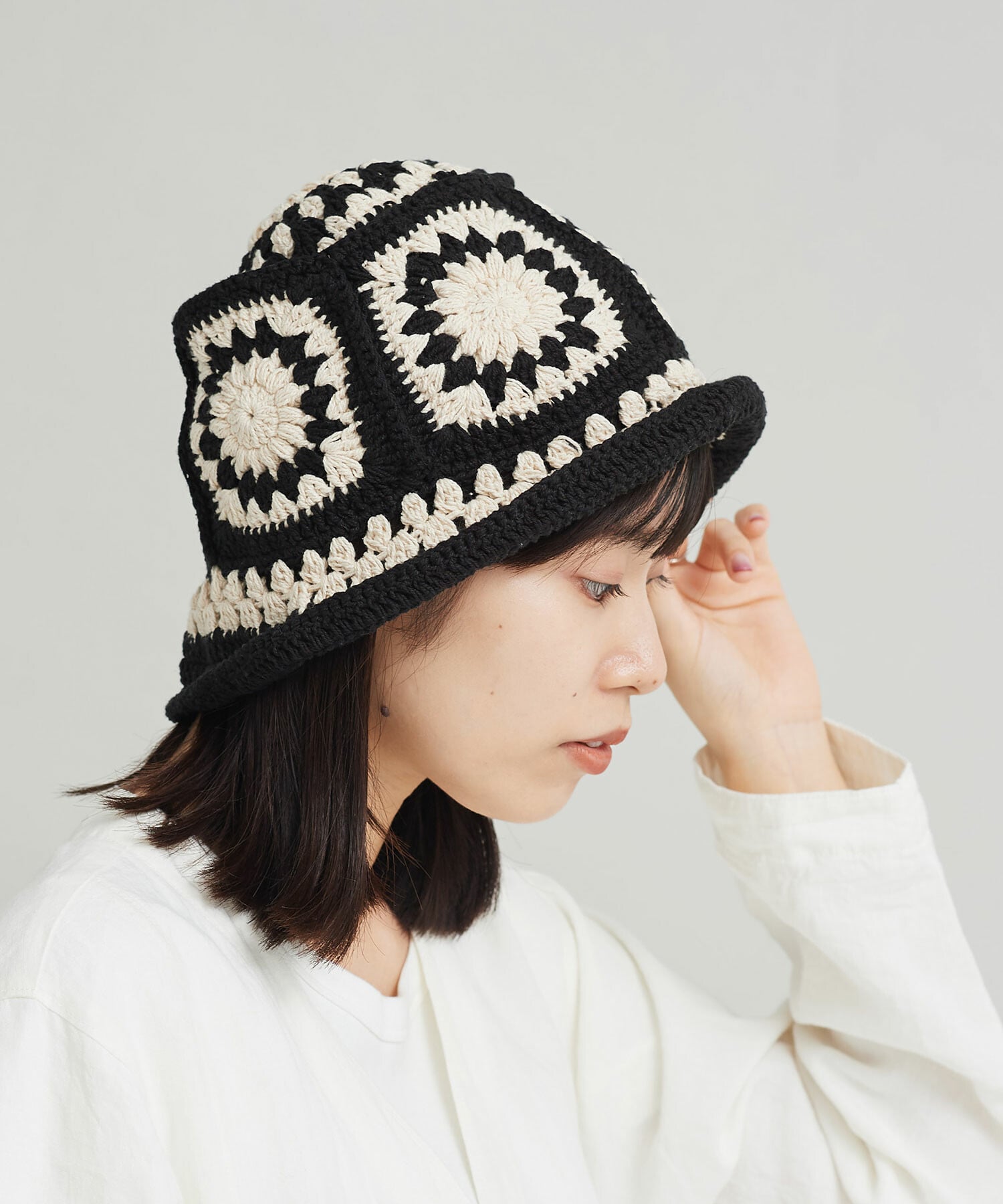 AMBIDEX Store 〇かぎ針パッチワーク帽子(F シロ×クロ): iki