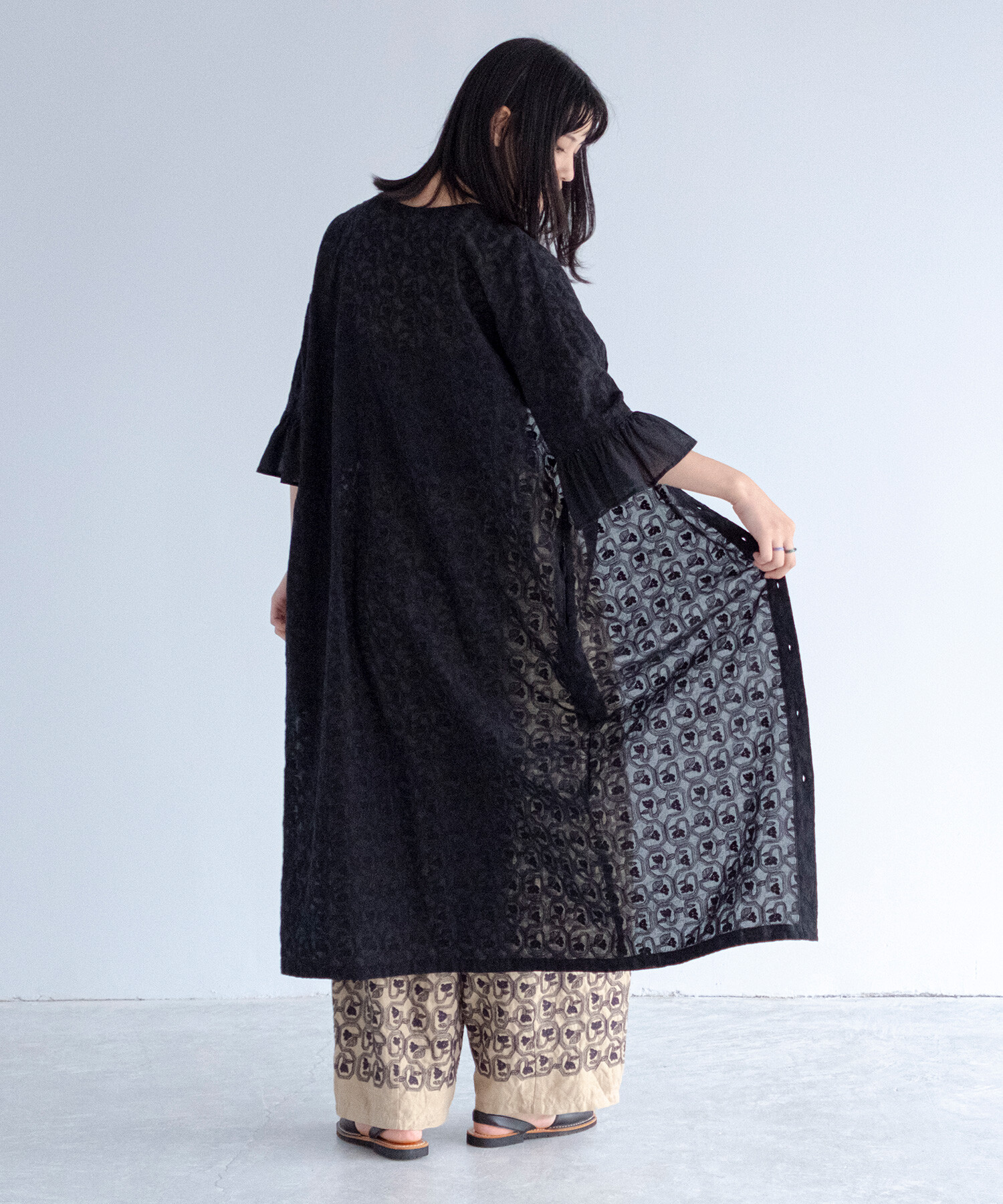 45R 新品同様　先染め上質手紡ぎ手織りインドカディツイルワンピース67100円 新品45R 手紡ぎ手織りインドカディ手捺染ワンピース70400円ゆったり