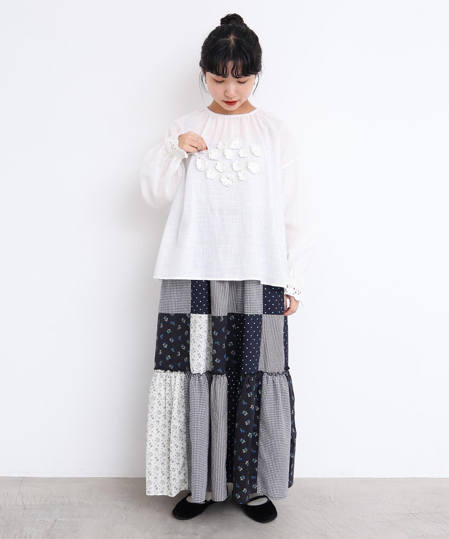 AMBIDEX Store handcraft かぎ針お花のついたTブラウス(F シロ): l