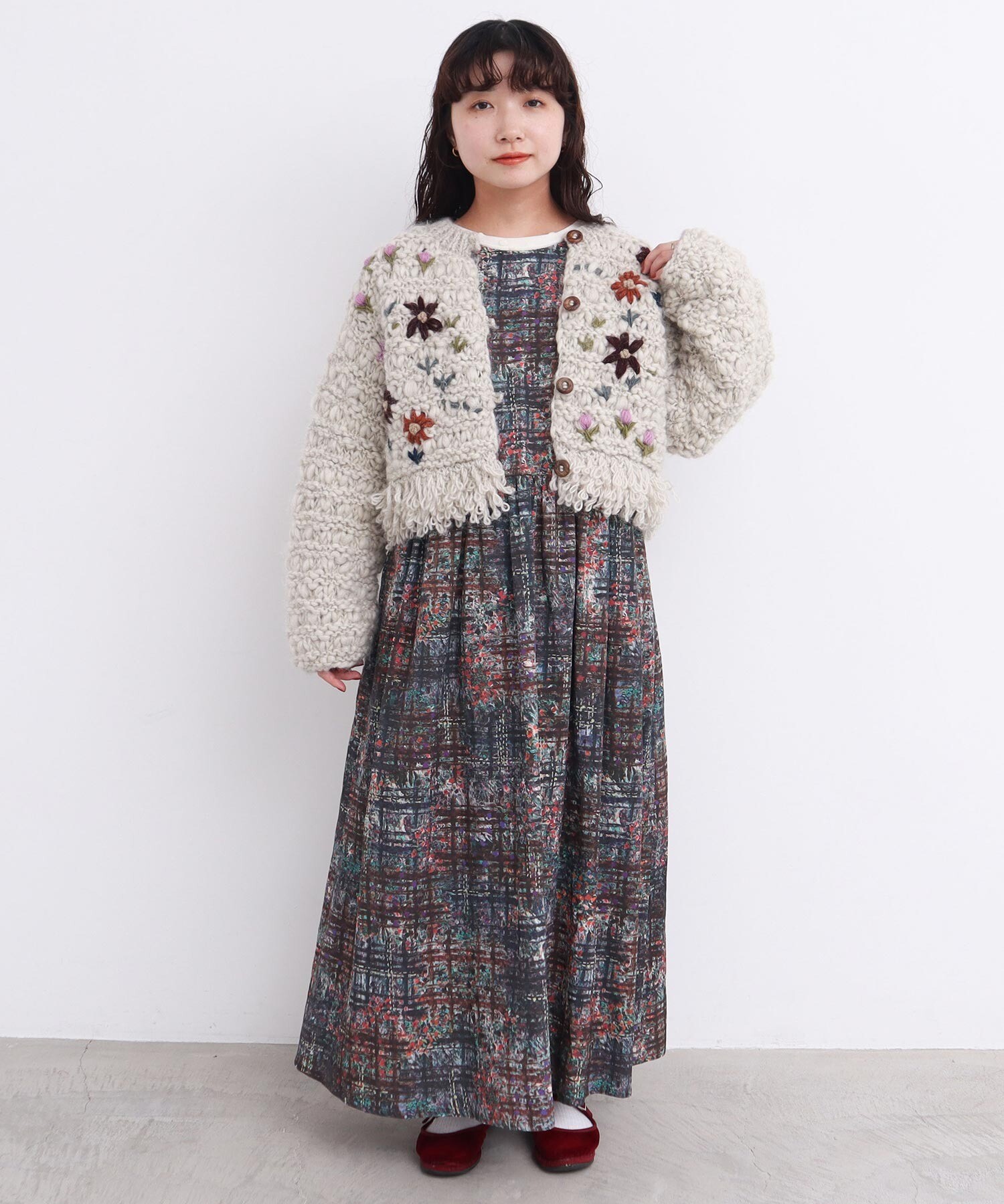 アトリエドゥサボン　ネパールハンドニット　カーディガン　グレー　花柄　刺繍　F アトリエドゥサボン ネパールハンドニット カーディガン グレー 花柄