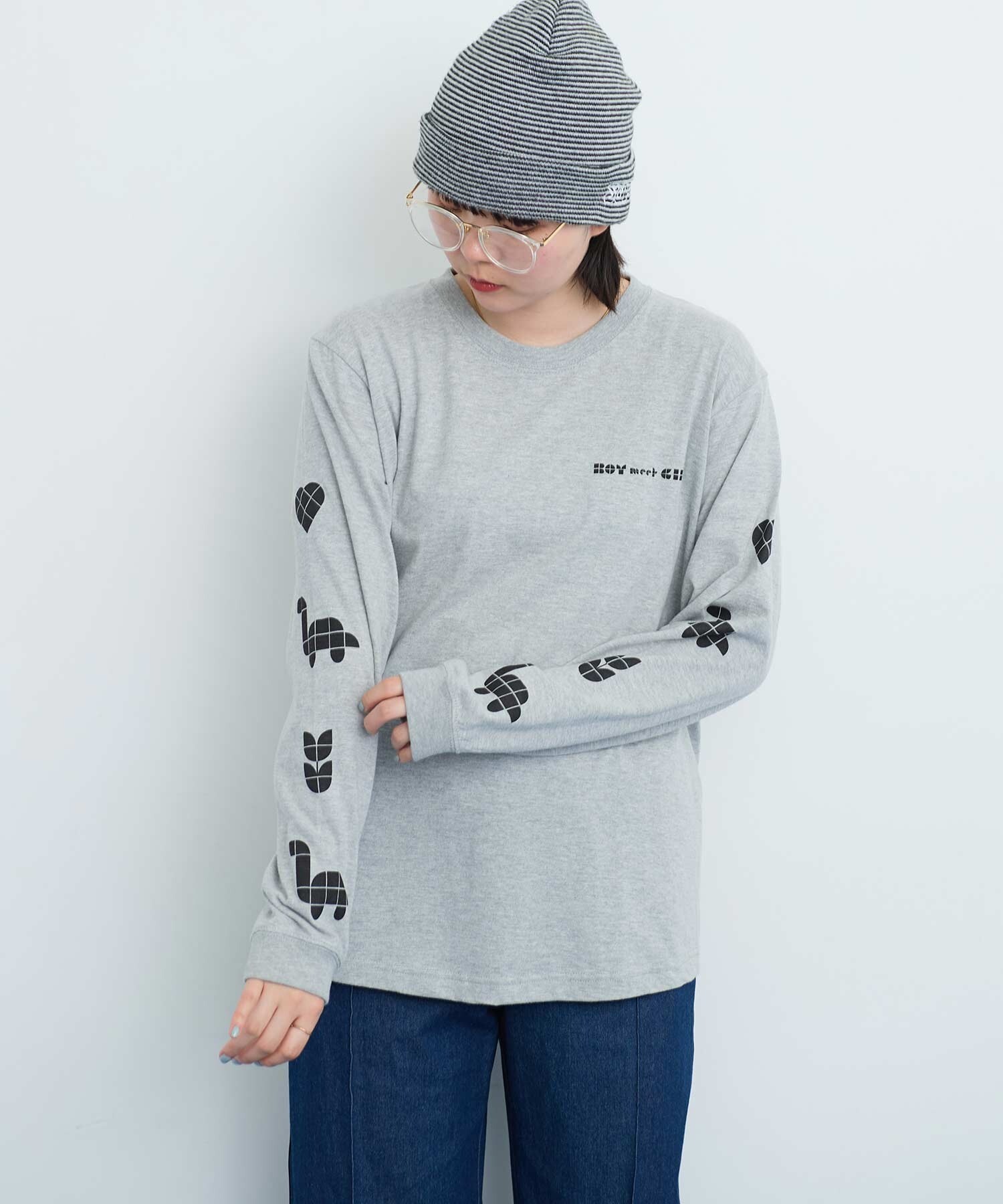 t*m様 アートデザイン アクリル バック　ヴィンテージ　赤いハイヒール キラキラ刺繍デザインの全体から深みのある輝きを放つワイン