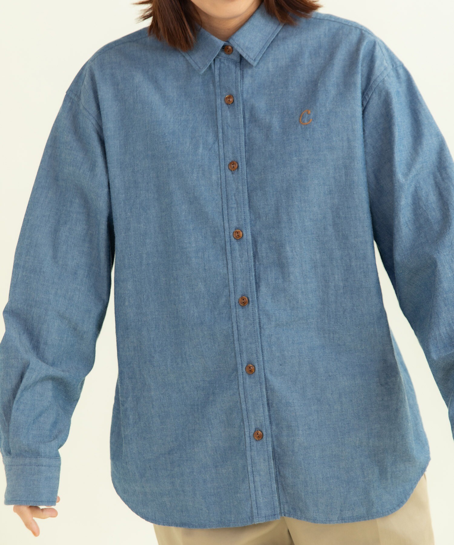 インディゴシャンブレー チェーン風刺繍シャツ