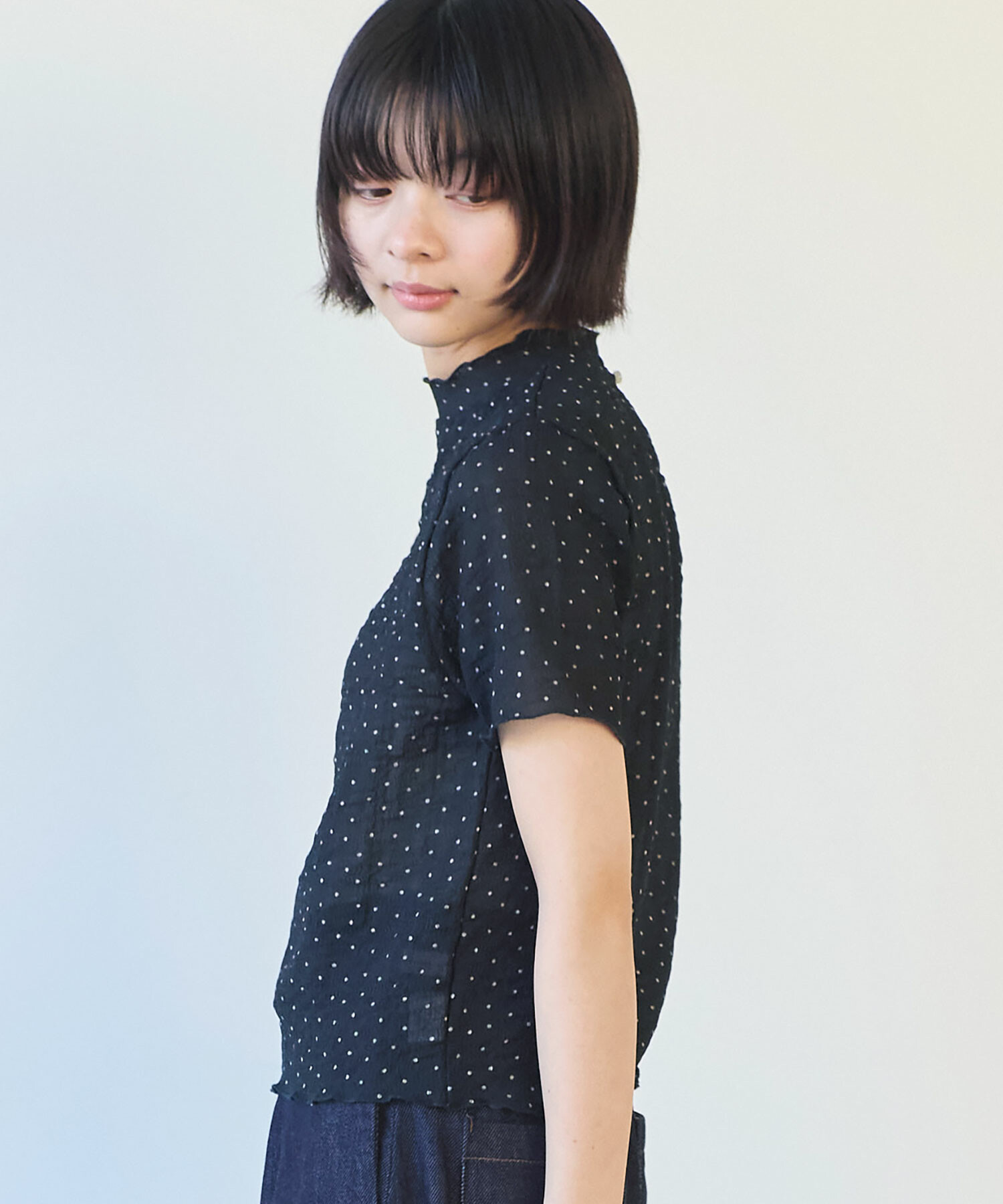 マメクロゴウチ刺繍入りネイビー半袖ハイネックシャツ マメクロゴウチ刺繍入りネイビー半袖ハイネックシャツ