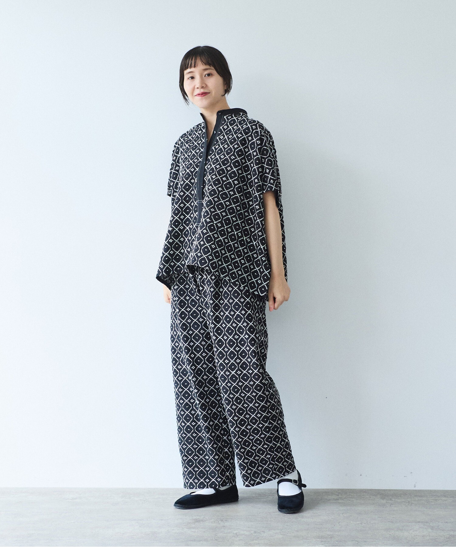 AMBIDEX Store 単色刺繍 squareブラウス (F クロ): yuni