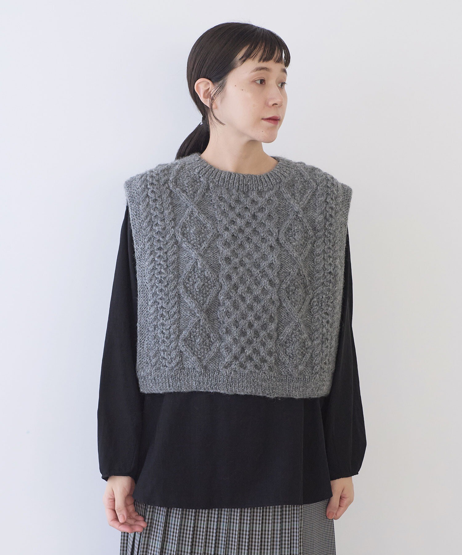 B662♡専用ページ♡ AMBIDEX Store 【予約販売】○ネパールハンドニット ベスト (F シロ): yuni