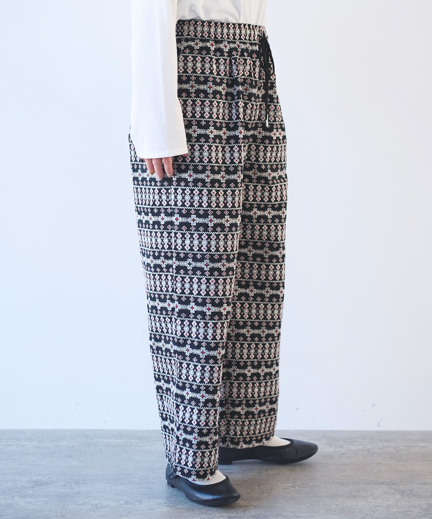 yuni 刺繍パンツ yuni コットン単色刺繍イージーパンツ | KIKIRU