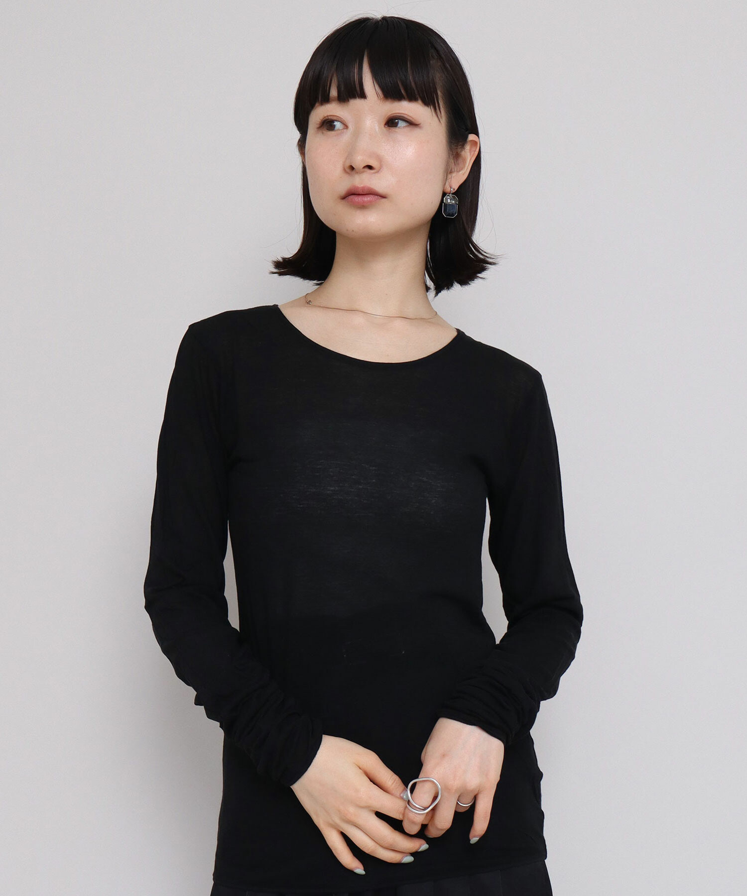 ミ・デゥー mi・deu・・・ カフス袖丸首プルオーバー （ブラック） mi・deu・・・ ミ・デゥー mi・deu・・・ カフス袖丸首プル