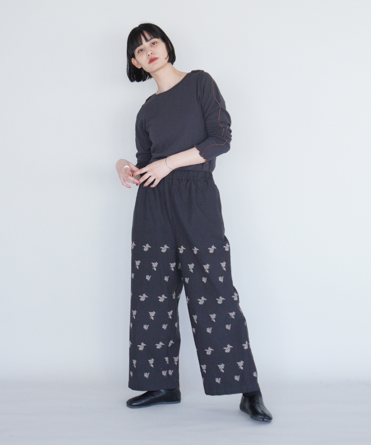 AMBIDEX Store 〇金木犀 embroidery ワイドパンツ(F グレー): Rin