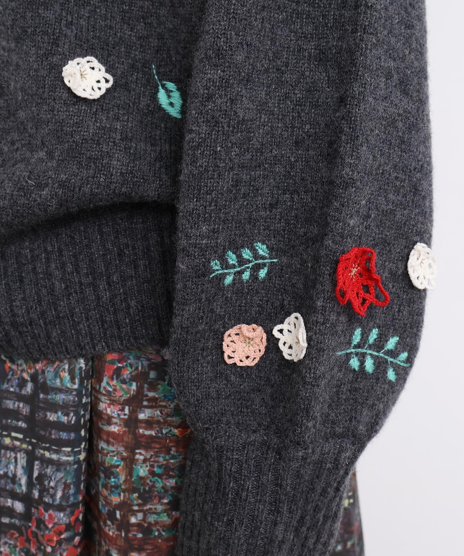 AMBIDEX Store くるくるお花の 求心みたいなニットプルオーバー(F