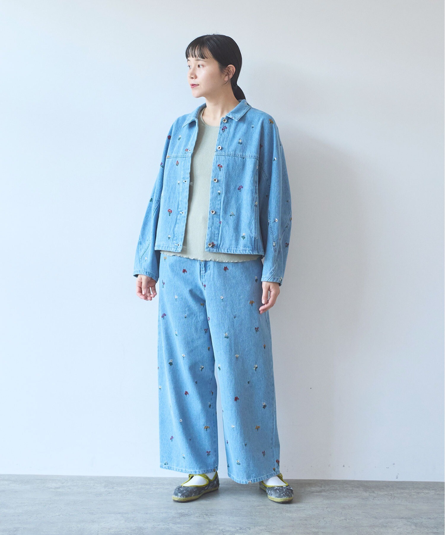 AMBIDEX Store floral embloidely denim 5pkt back gum パンツ(M