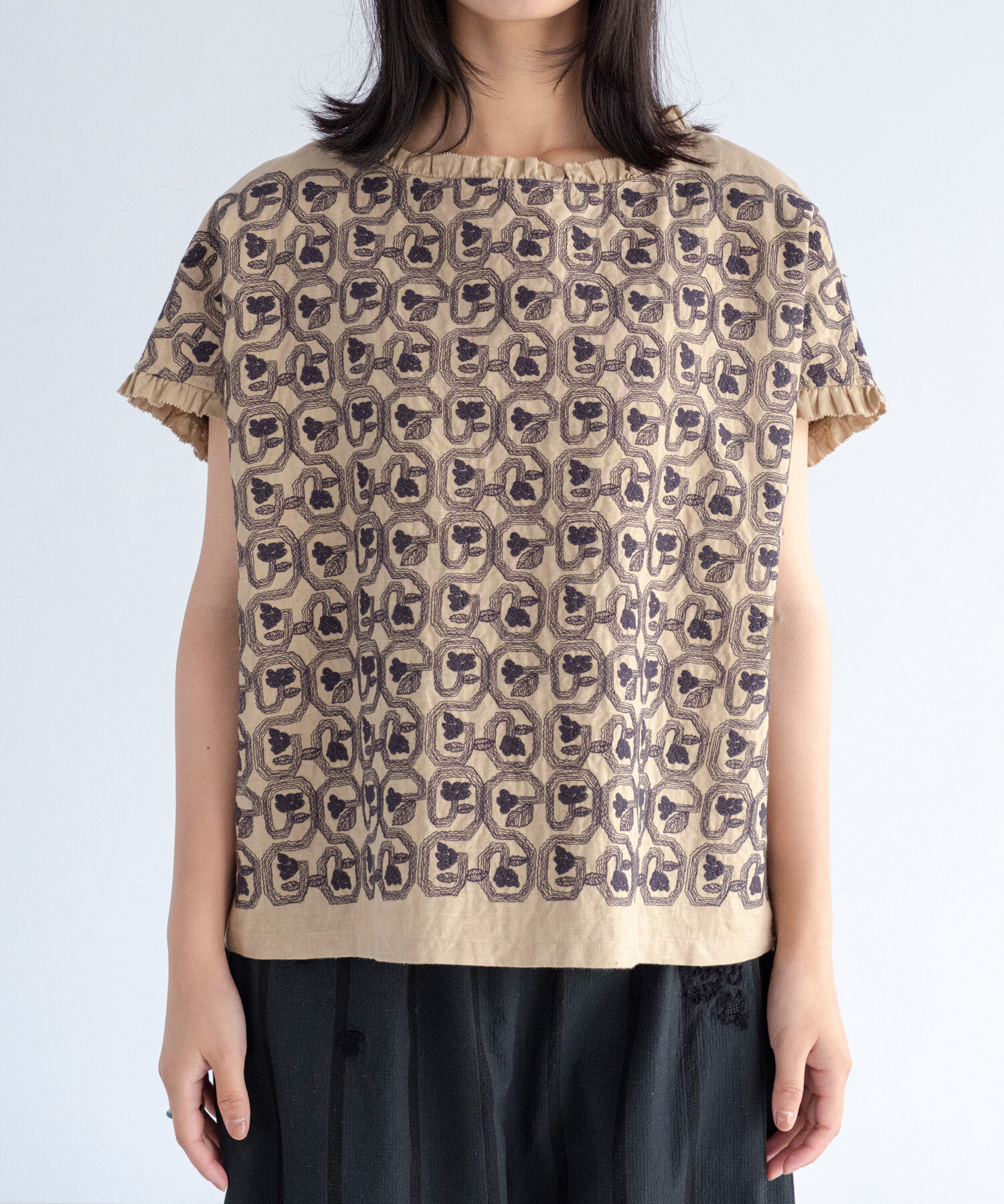 ☆窓花ページです☆ AMBIDEX Store 【予約販売】〇turn flower embroidery フリルブラウス