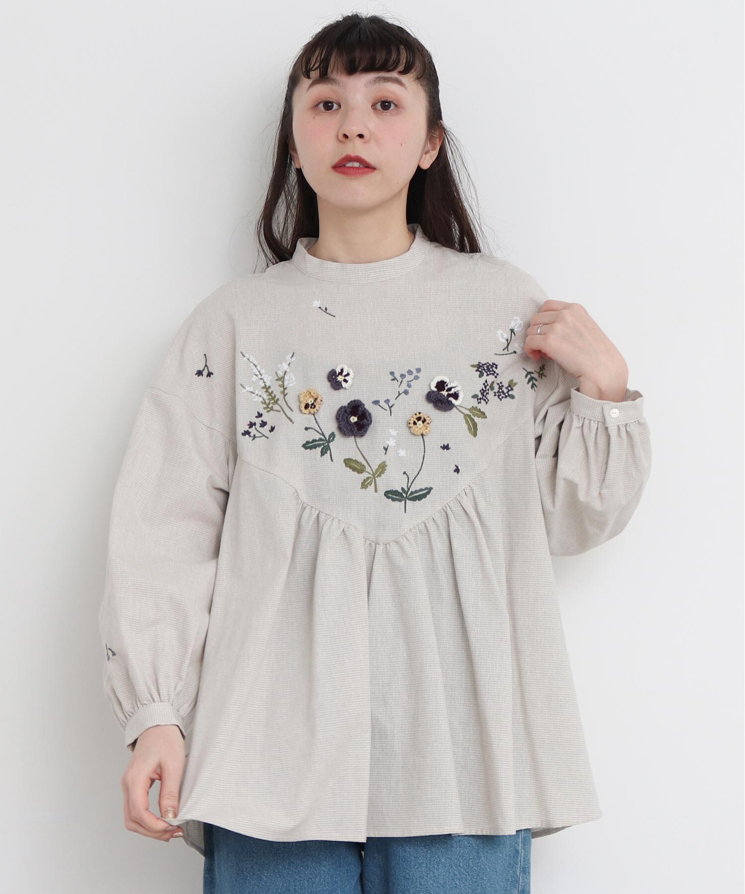 アルベロベロブラウスお花とブタの刺繍