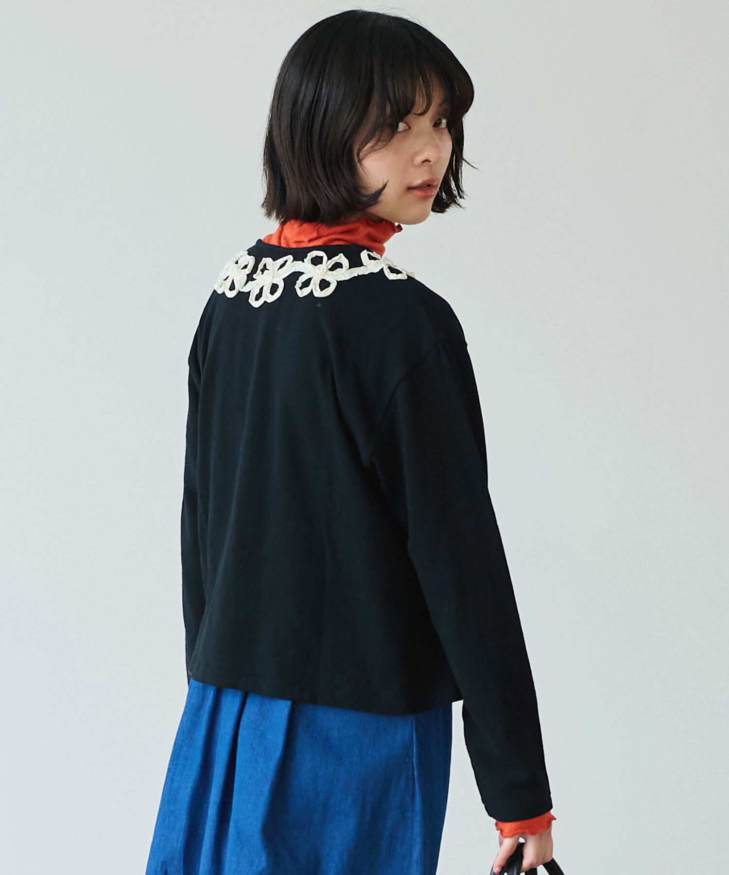 AMBIDEX Store 〇 くるくるはなテープ刺繍 プルオーバー(F クロ