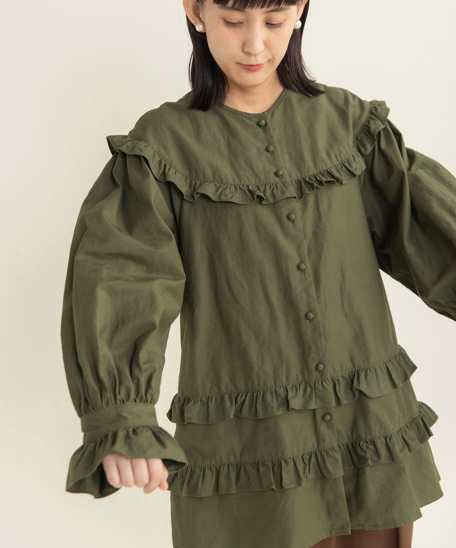 HUG O WaR タイプライターティアードフリルブラウス ブラック HUG Ō WäRのおすすめ – SHOP BLOG