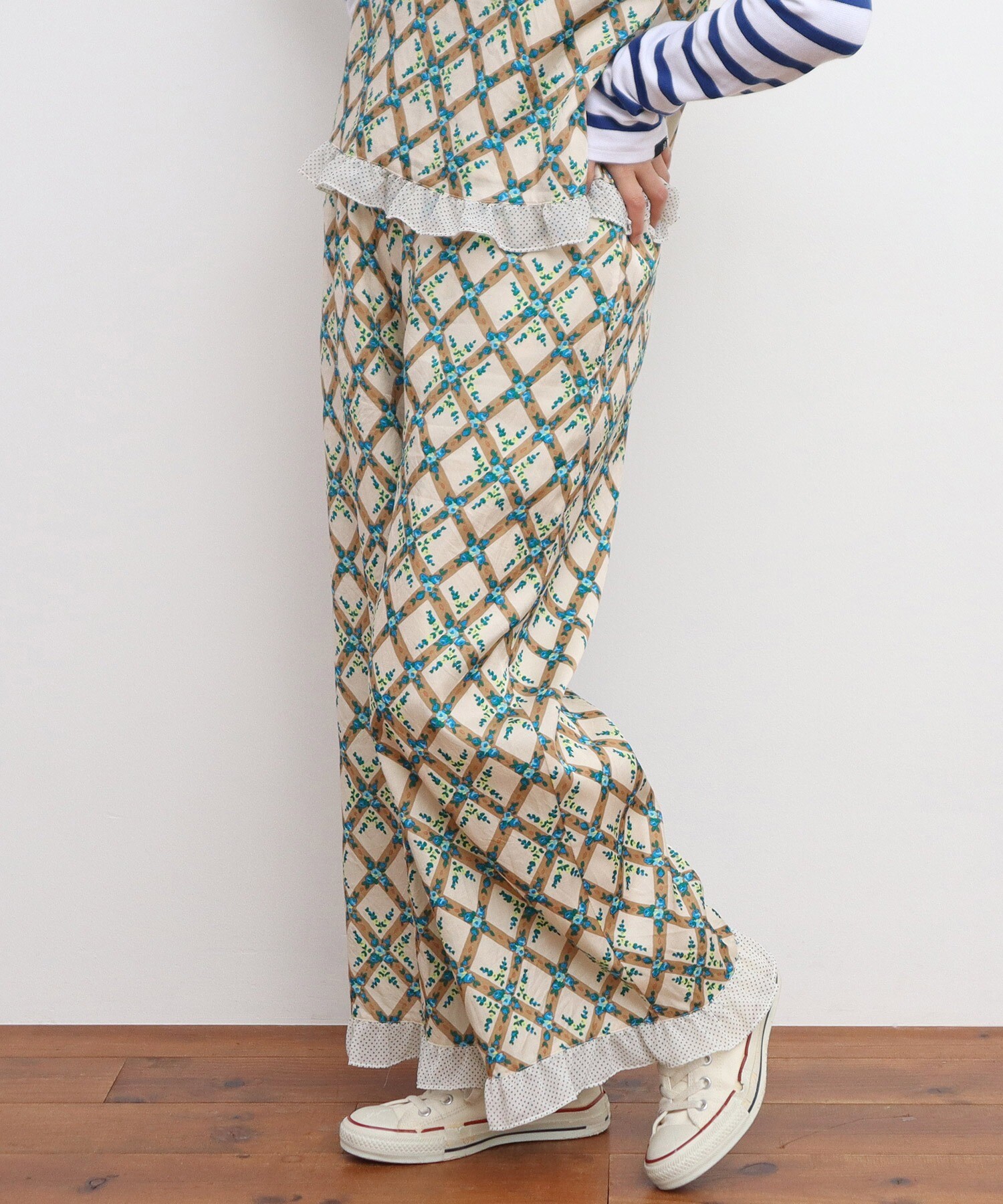 AMBIDEX Store ○チェックフラワープリント 裾フリルパンツ(F キナリ