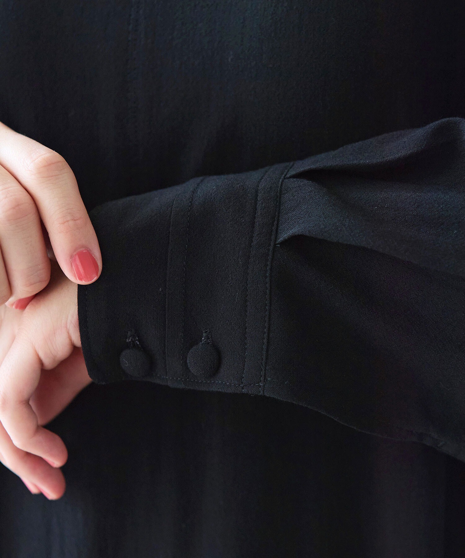 セール中…リリー・ジェイムス直筆サイン入り2Lサイズ写真…ダウン