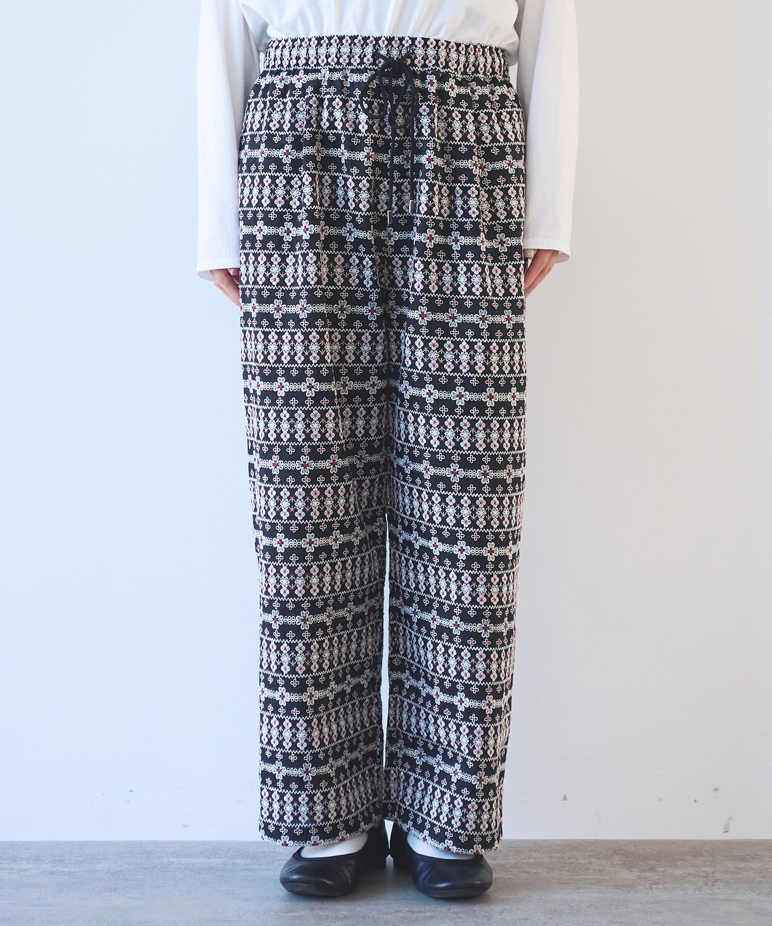 yuni 刺繍パンツ yuni コットン単色刺繍イージーパンツ | KIKIRU