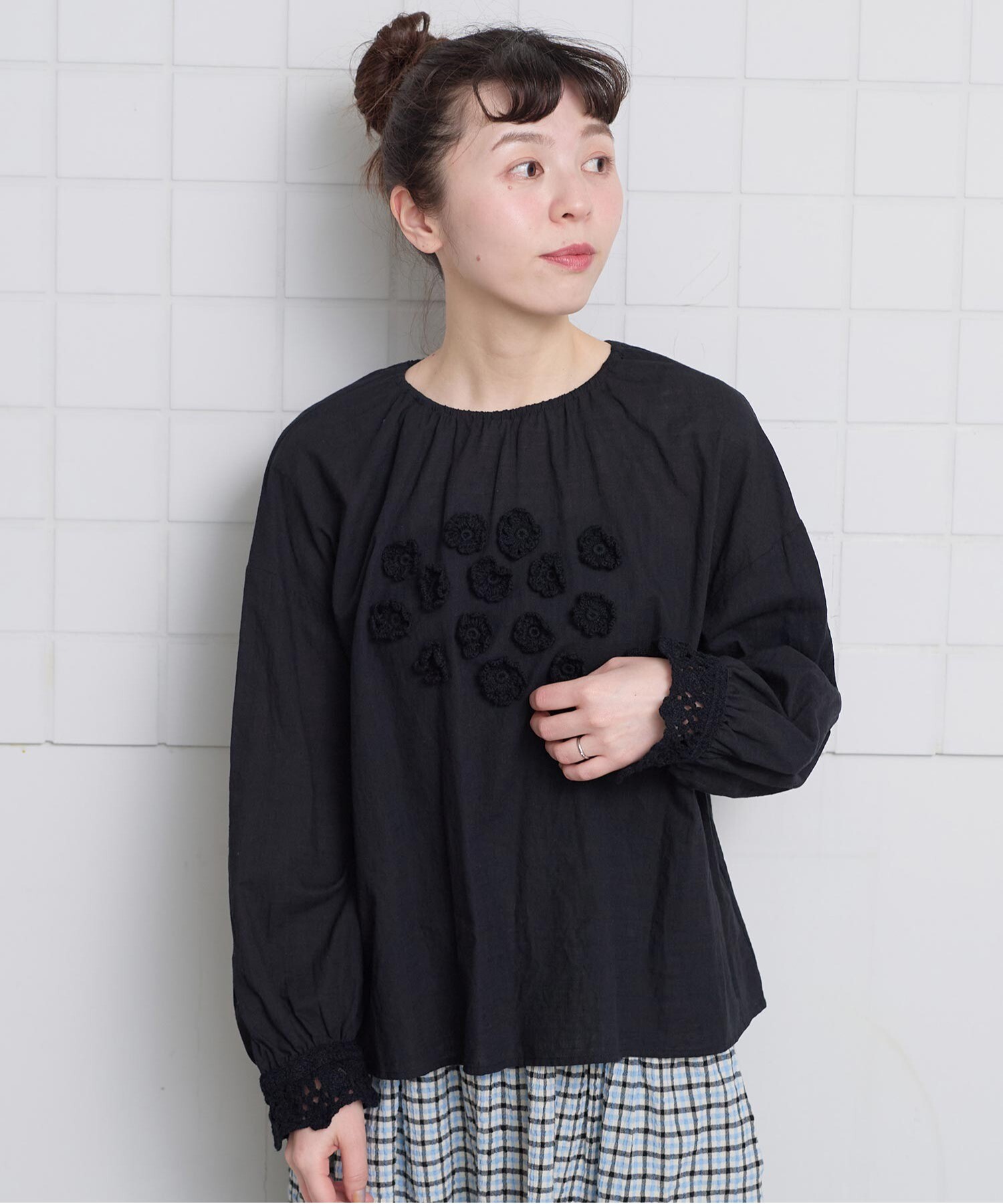 AMBIDEX Store handcraft かぎ針お花のついたTブラウス(F シロ): l