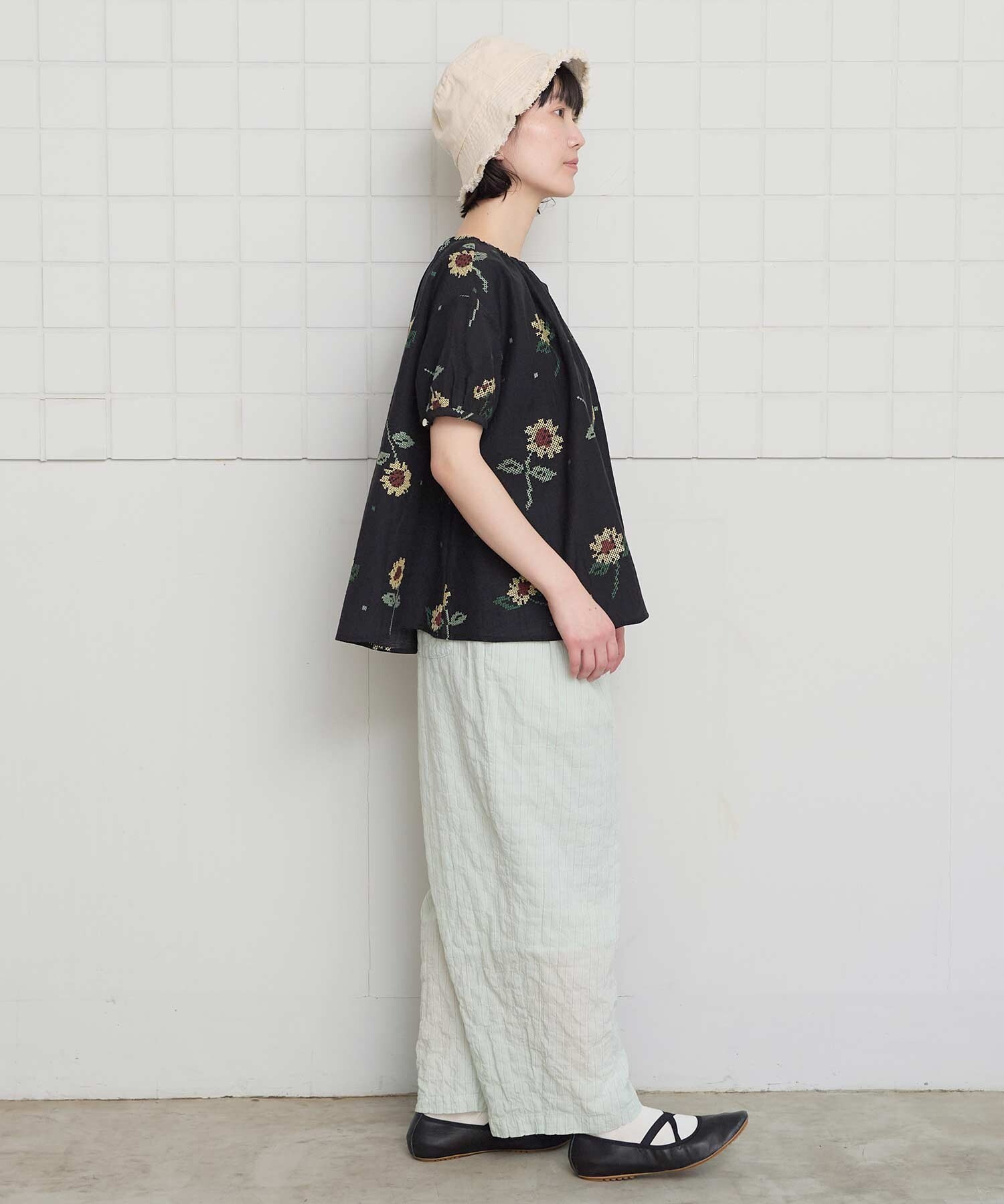 AMBIDEX Store 【予約販売】クロスステッチ ひまわり刺繍ブラウス(F
