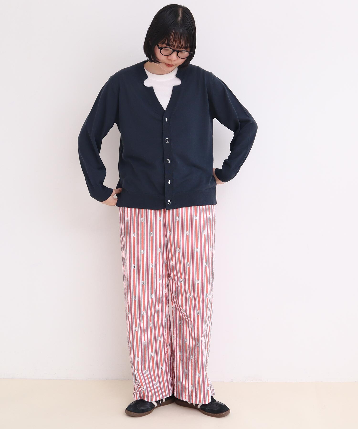 AMBIDEX Store △コットンリネン 数字刺繍 Vネック カーディガン