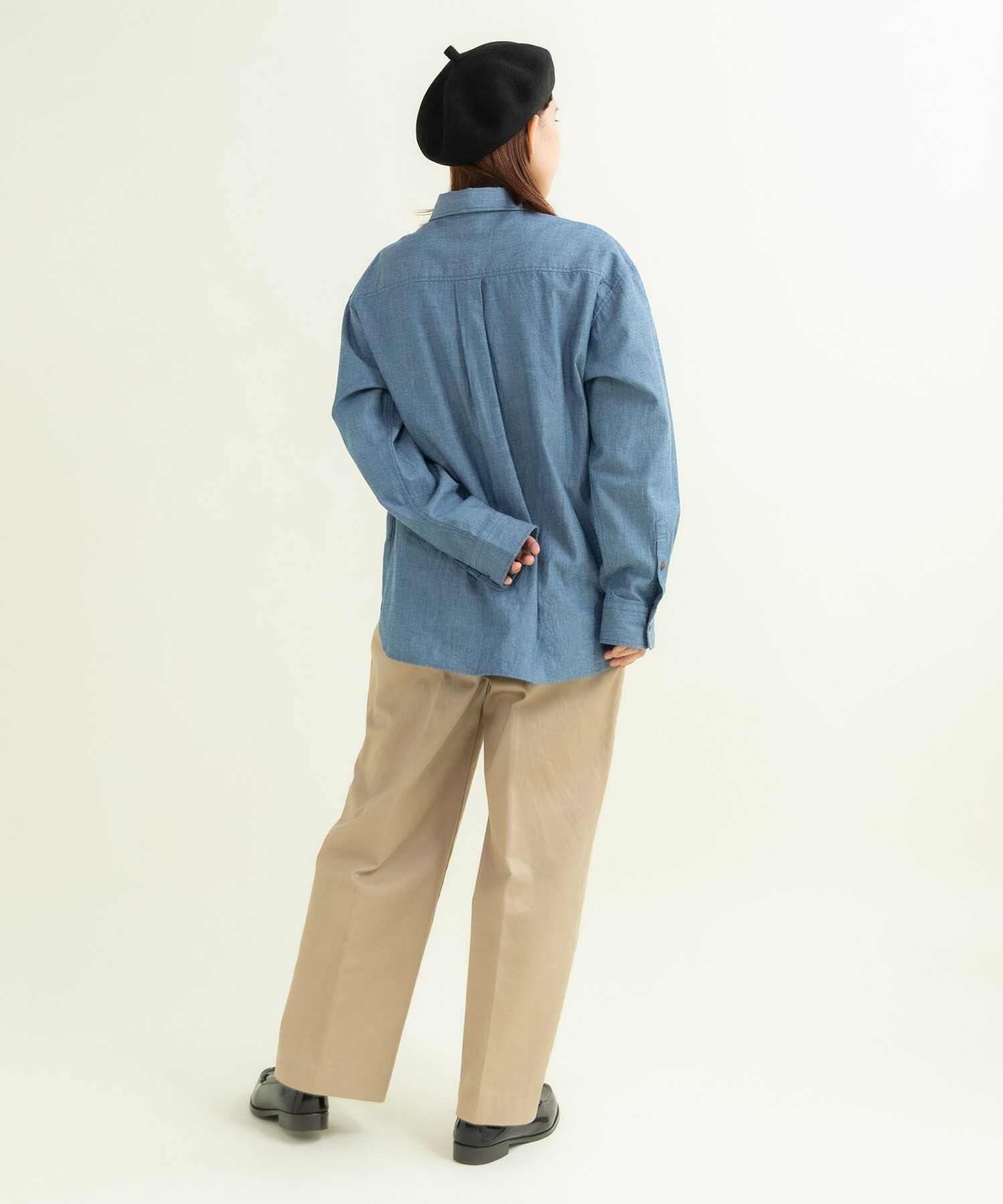 インディゴシャンブレー チェーン風刺繍シャツ