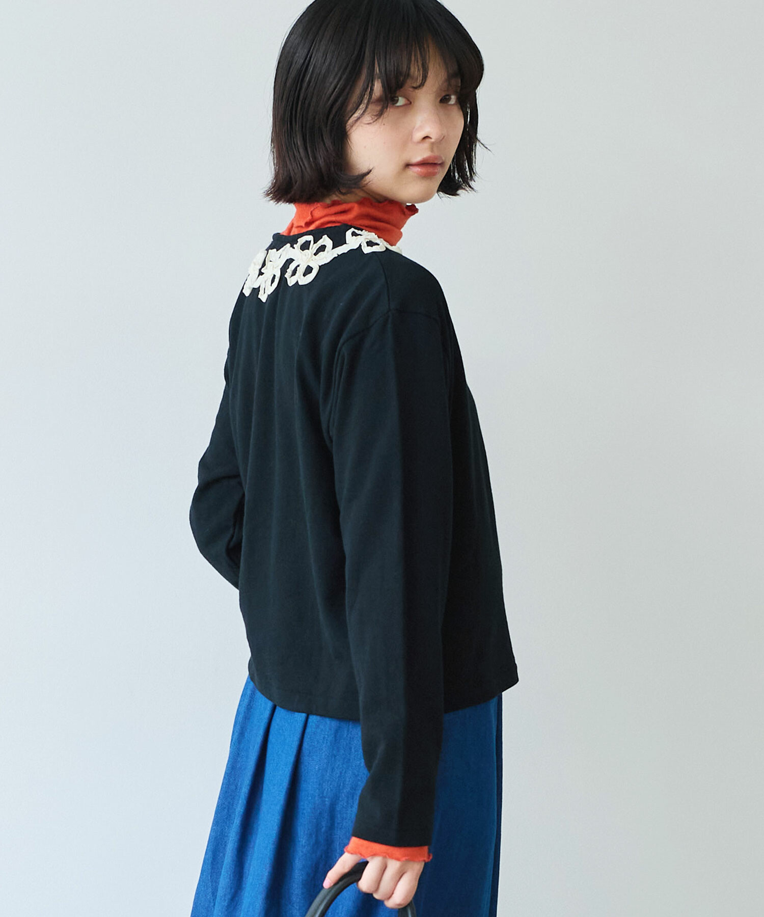 AMBIDEX Store 〇 くるくるはなテープ刺繍 プルオーバー(F クロ