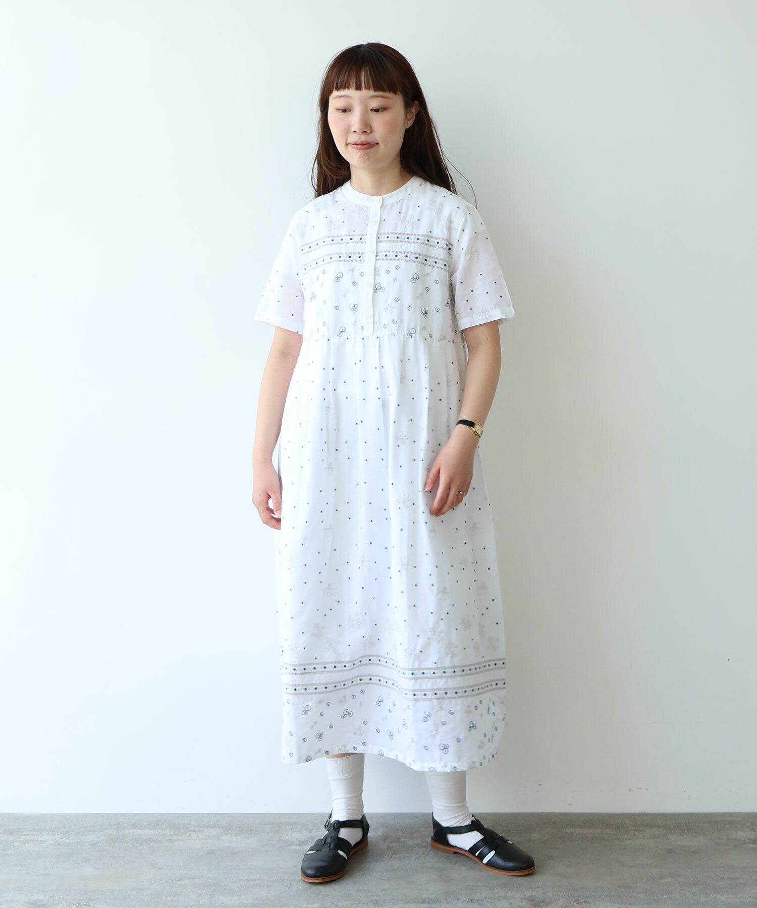 ビュルデサボン　刺繍プリーツワンピース AMBIDEX Store ○ びわ刺繍 ワンピース(F シロ): bulle de savon