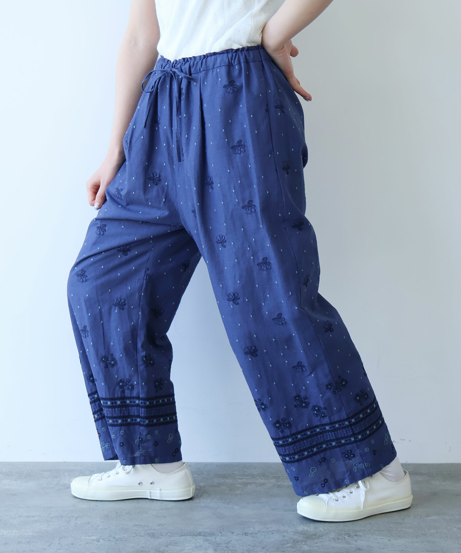 AMBIDEX Store ○ びわ刺繍 パンツ(F シロ): bulle de savon