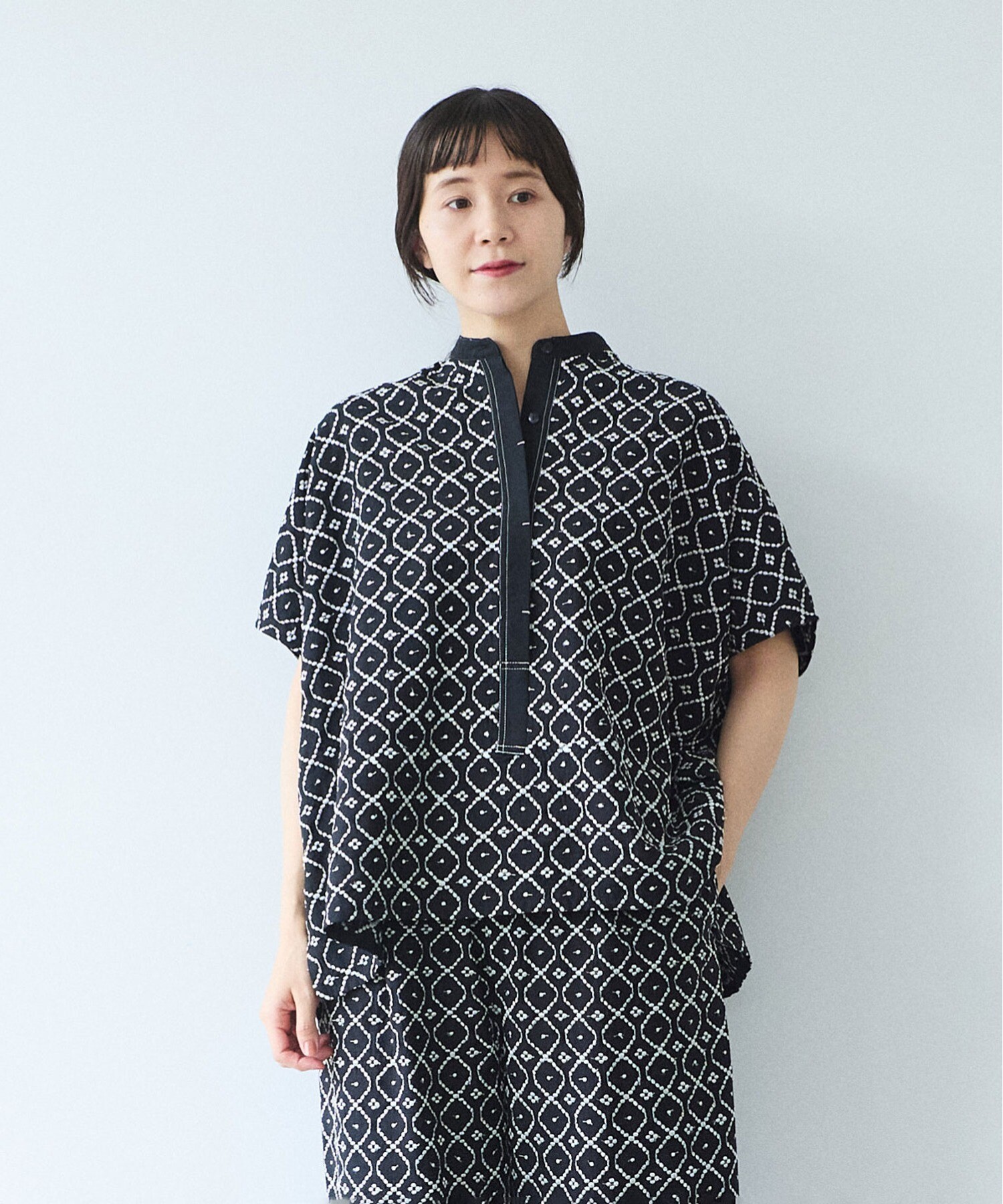 AMBIDEX Store 単色刺繍 squareブラウス (F クロ): yuni
