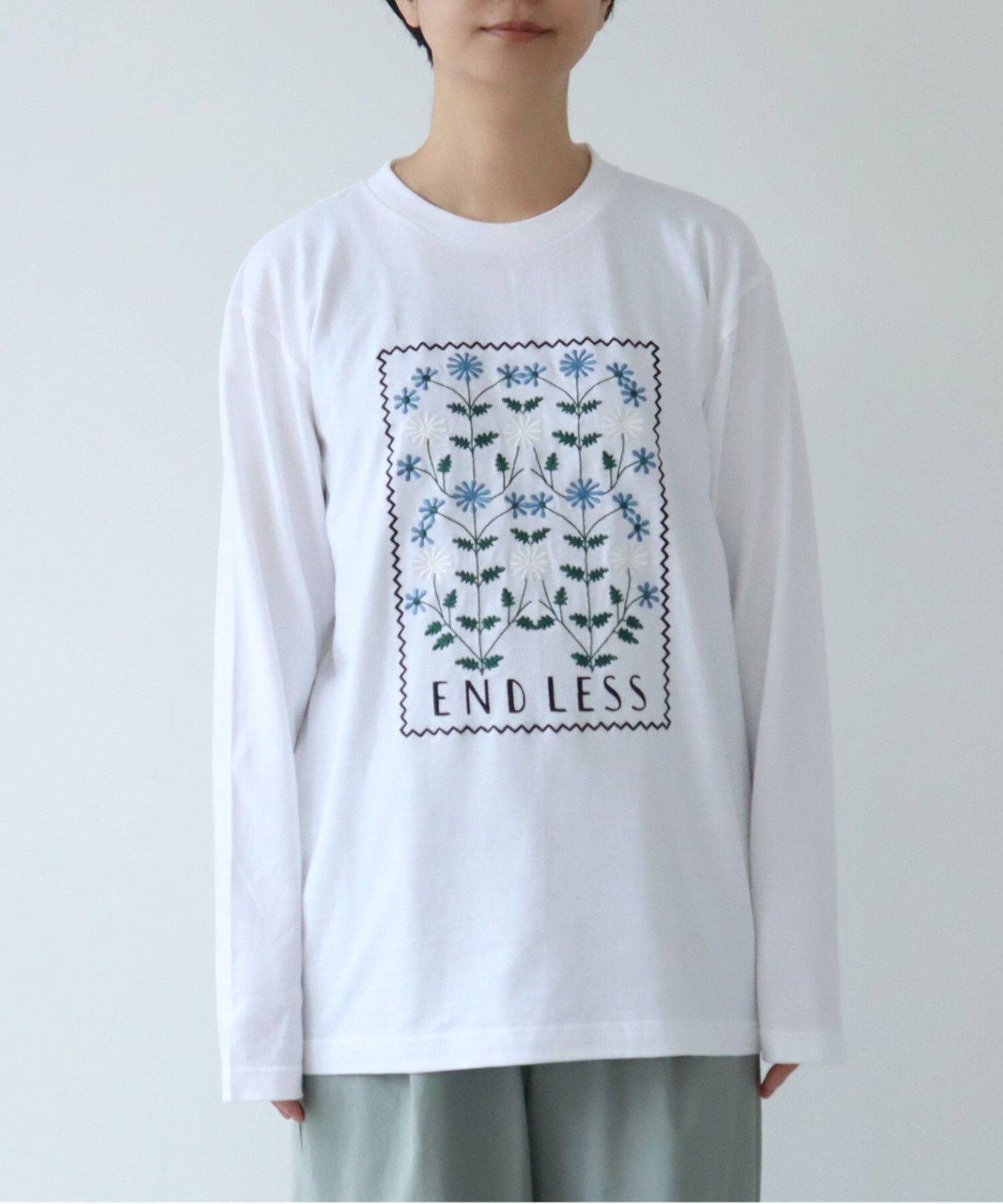 AMBIDEX Store ○【WEB限定】souvenir embroidery 長袖Tシャツ(F シロ