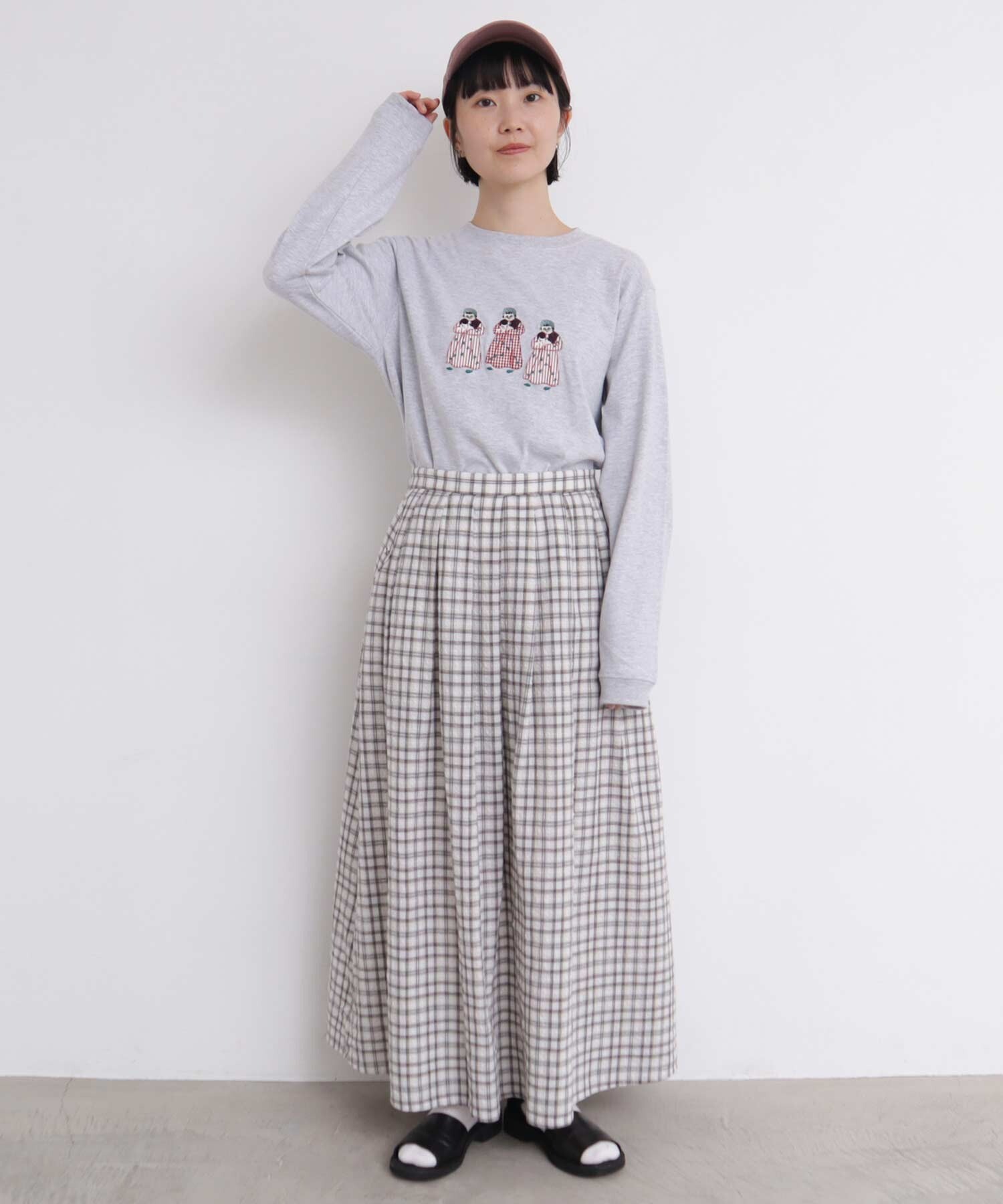 AMBIDEX Store ○アップリケ刺繍 おばあちゃんとねこT(F グレー