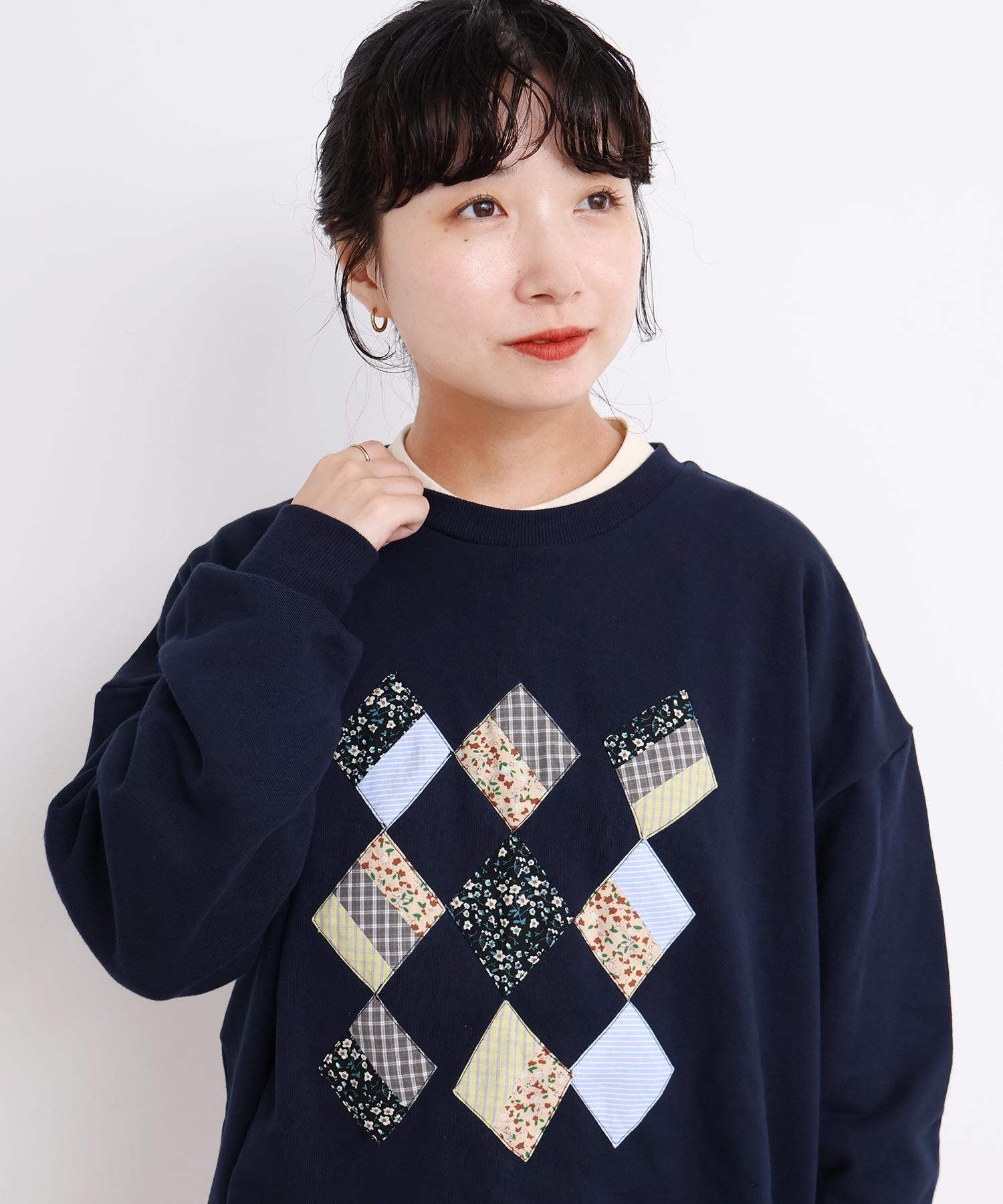 AMBIDEX Store ○キルトのようなアップリケ裏毛プルオーバー (F コン