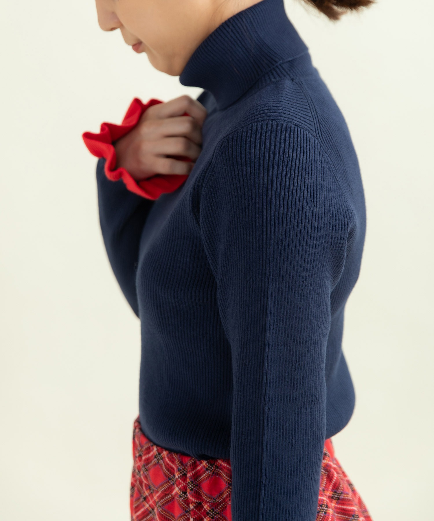 AMBIDEX Store ○もちもち袖口フリル アイレットリブタートル(F アカ