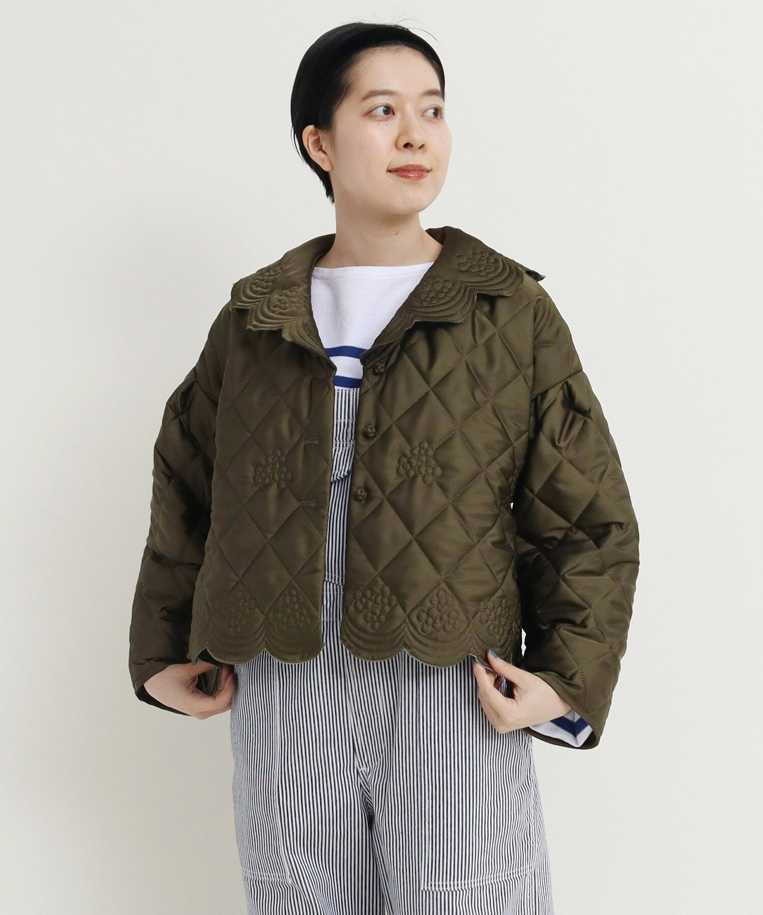 未使用に近い　ハナエモリ　素敵な玉虫色のキルティングジャケット　フリルカラー38 未使用に近い ハナエモリ 素敵な玉虫色のキルティングジャケット