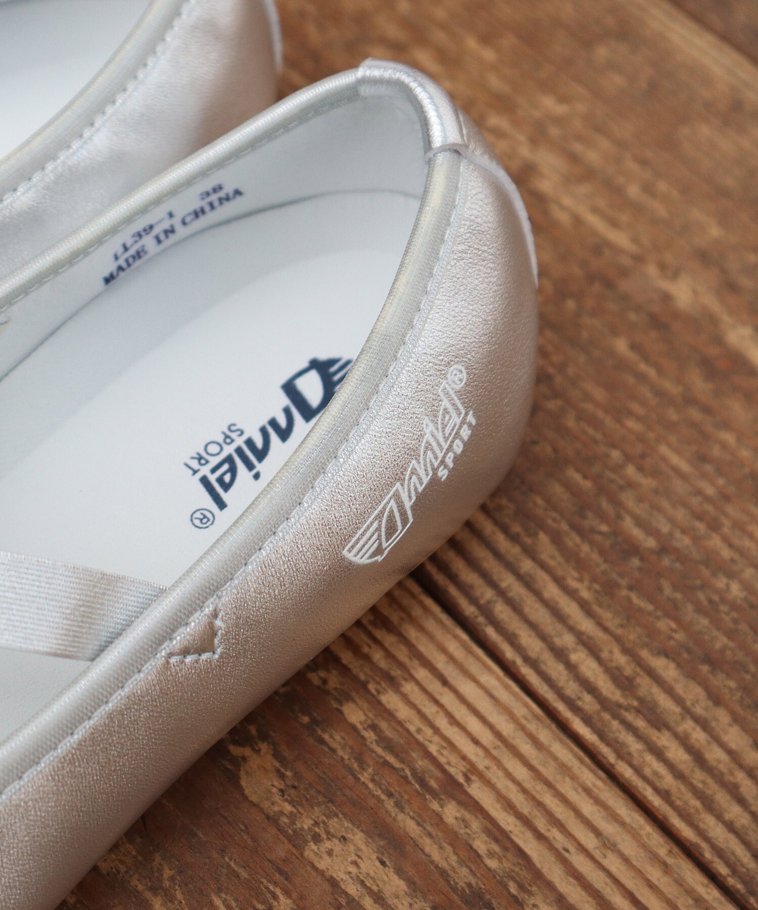 ANNIEL 革/サテン クロスバレーシューズ