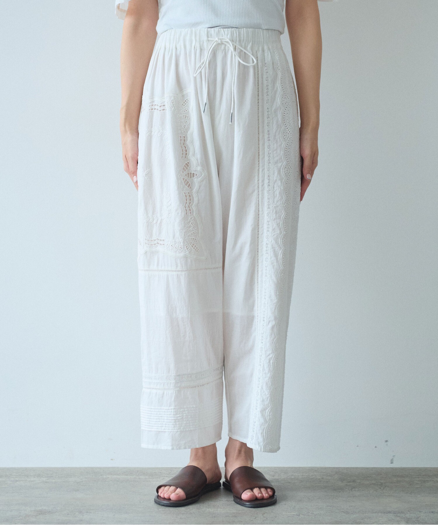 AMBIDEX Store ○カットワーク刺繍 ワイドパンツ(F シロ): yuni AMBIDEX Store ○カットワーク刺繍 ワイドパンツ(F シロ): yuni