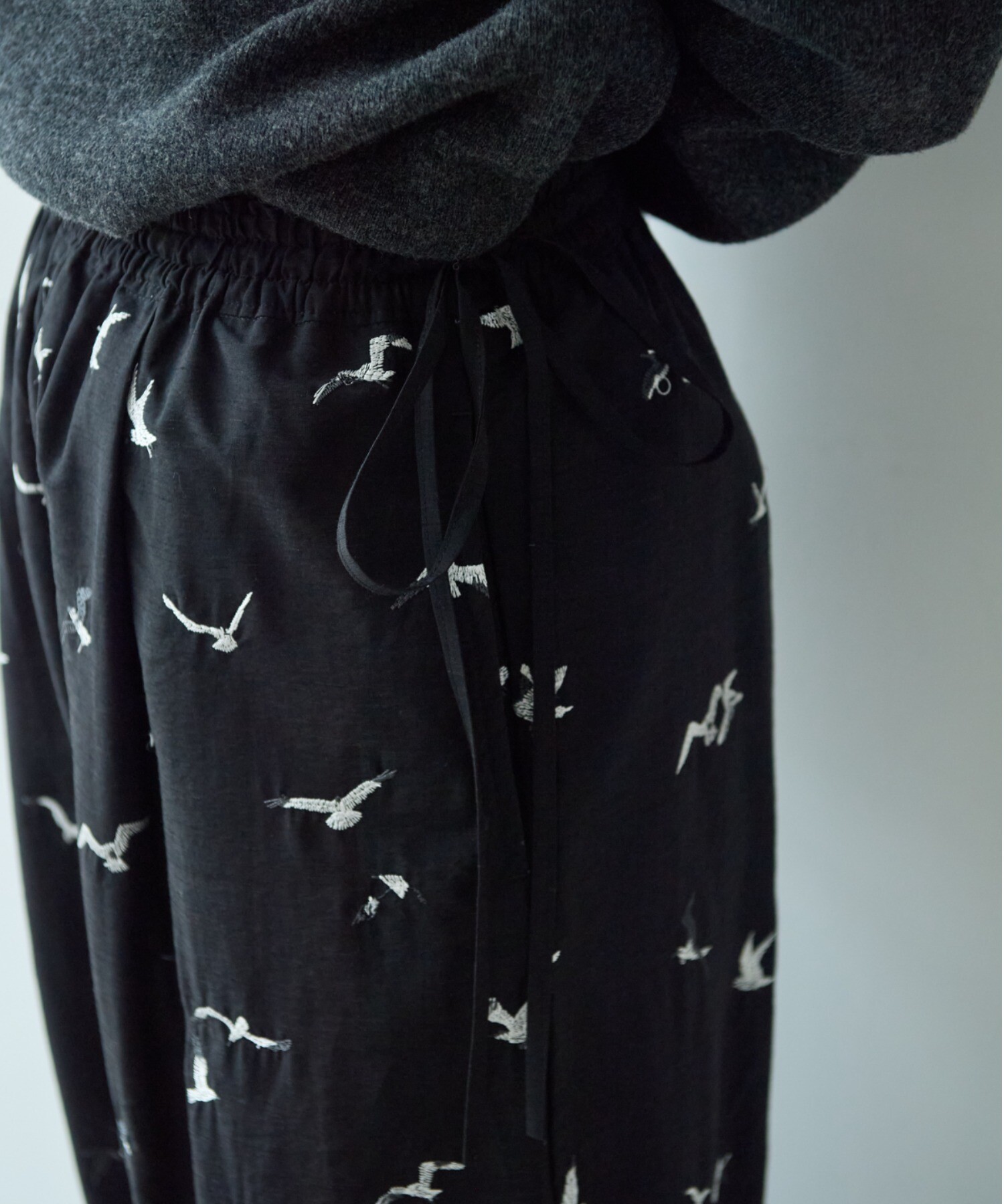 AMBIDEX Store ○bird刺繍 drawstrings パンツ(F クロ): yuni