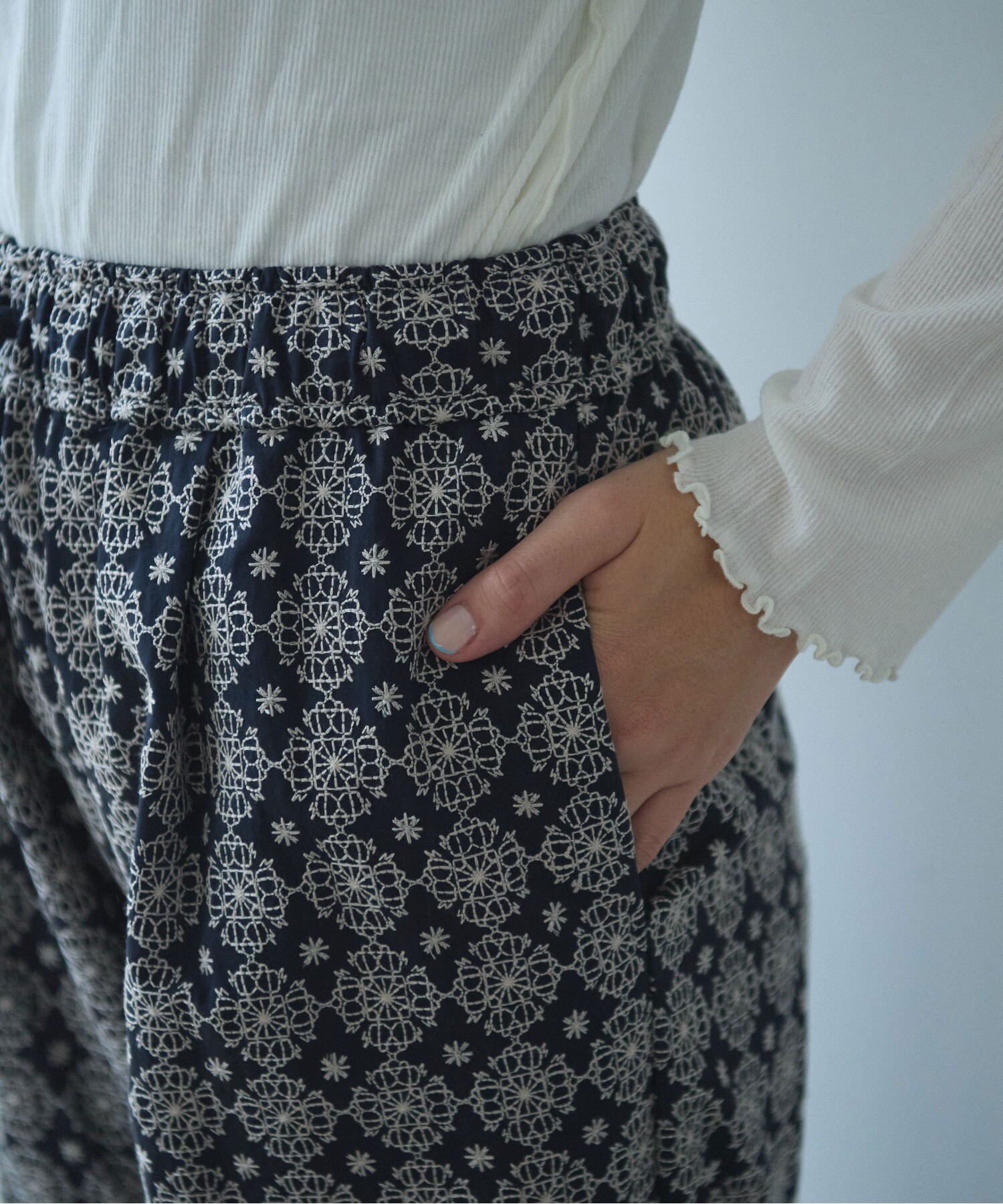 フローラル刺繍☆【KITH】ホルターネックとパンツのセットアップ 1701PT014251S01.jpg